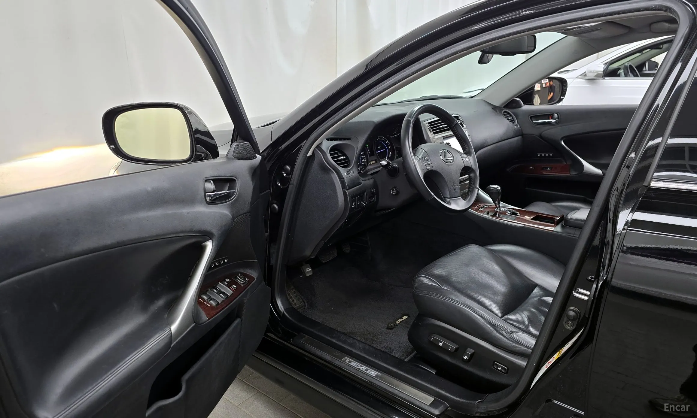 Lexus IS250 превью 10