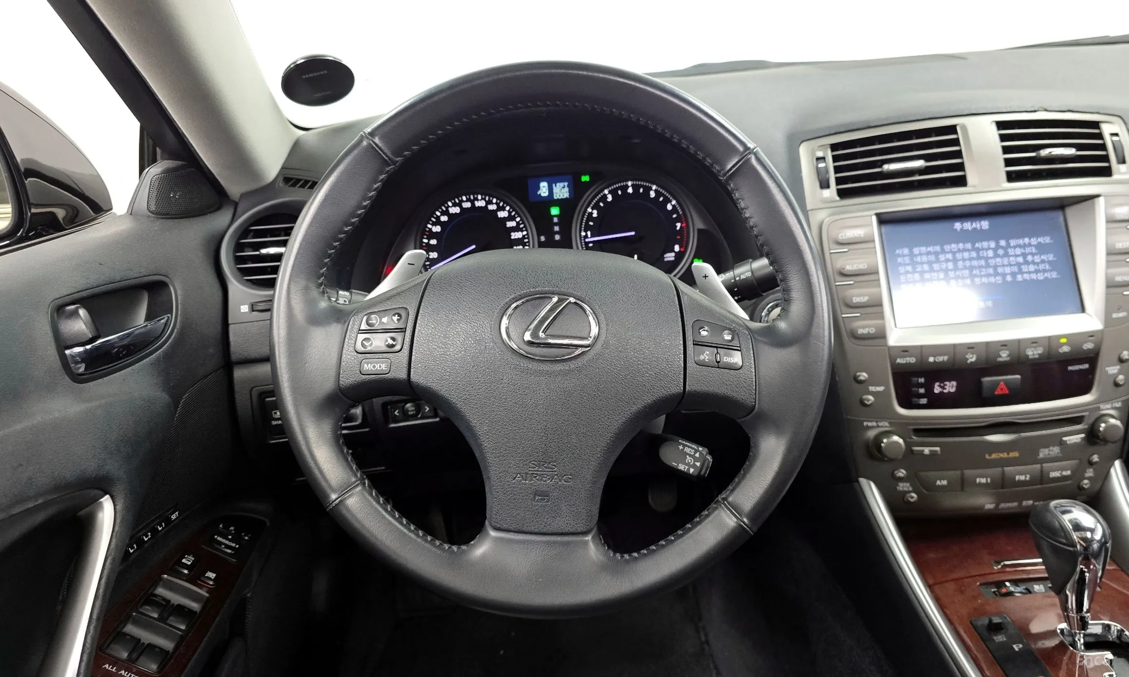 Lexus IS250 превью 13