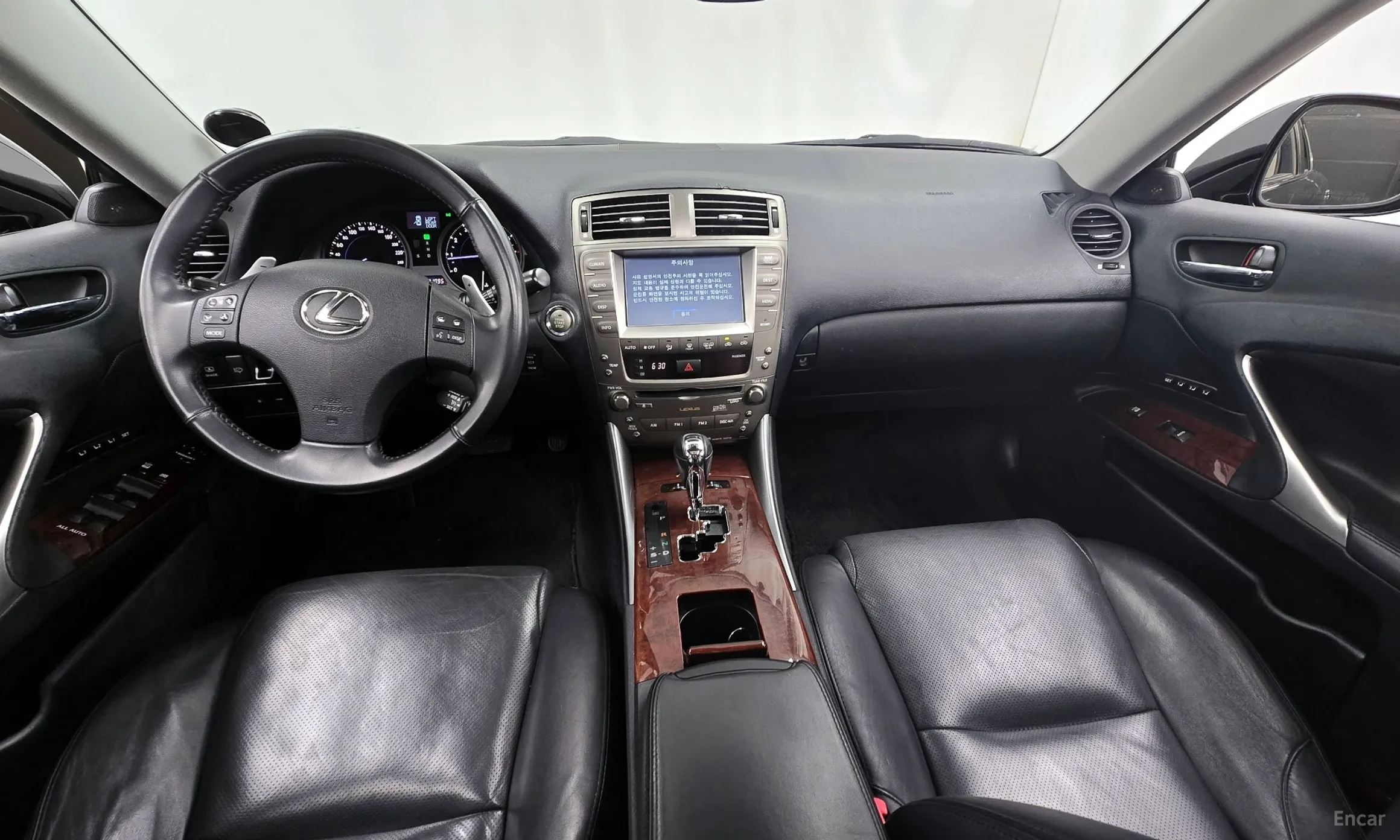 Lexus IS250 превью 7