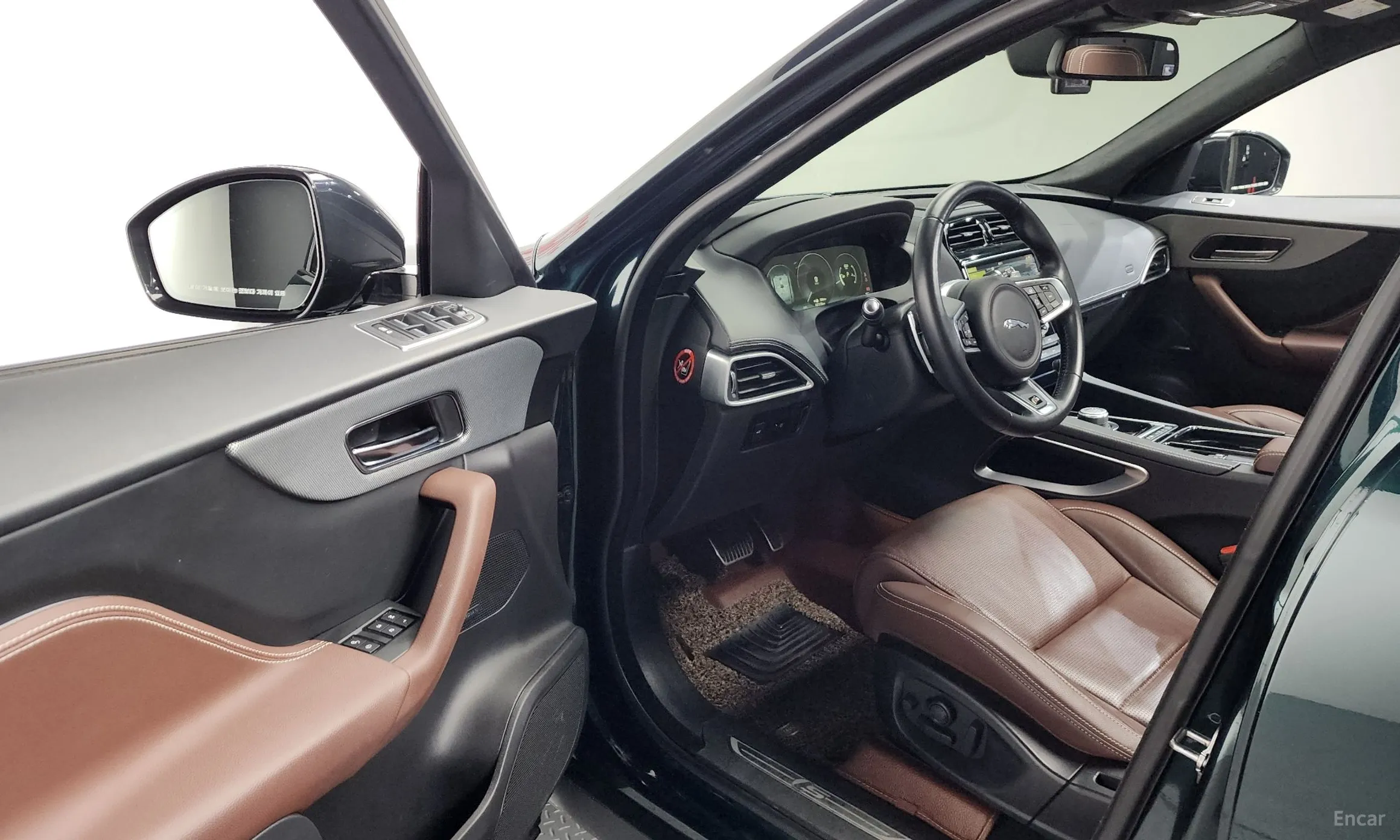 Jaguar F-PACE превью 10