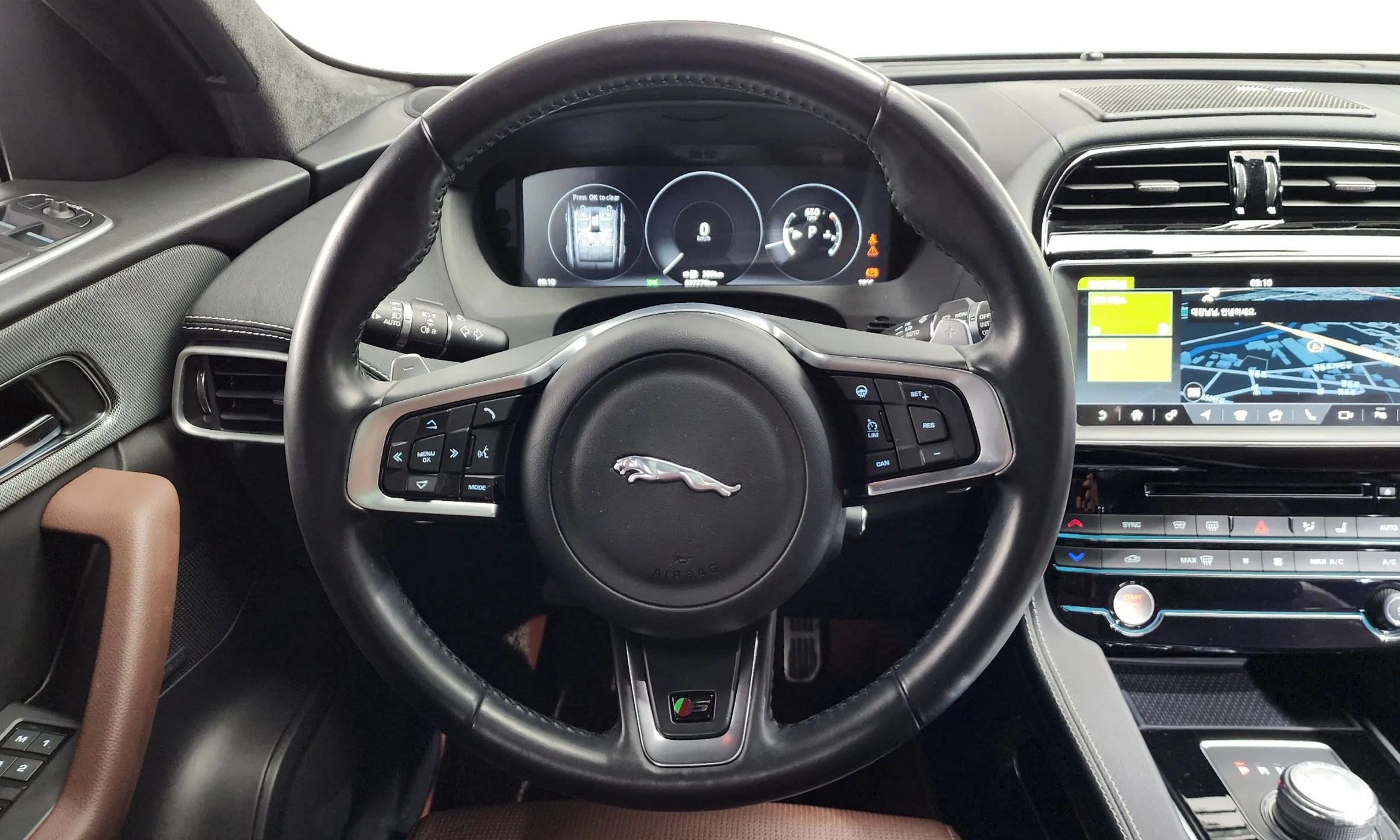Jaguar F-PACE превью 12