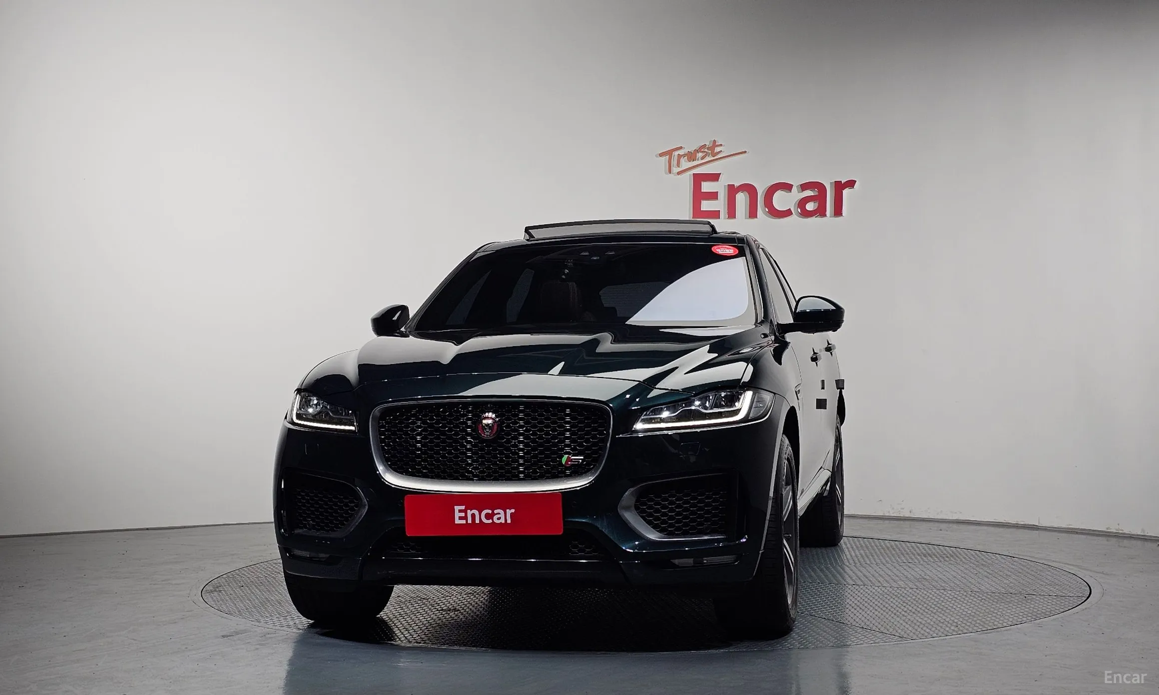 Jaguar F-PACE превью 3