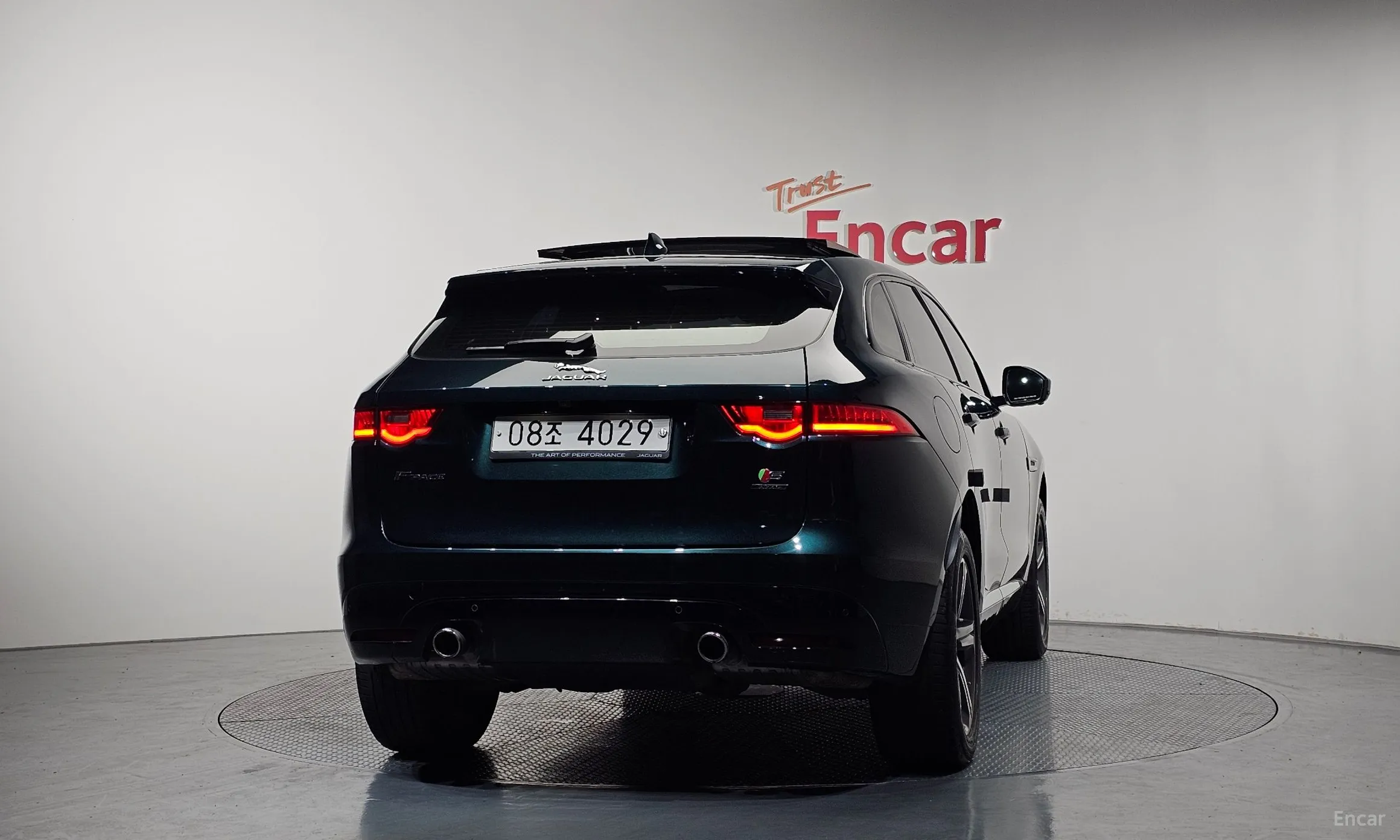 Jaguar F-PACE превью 4