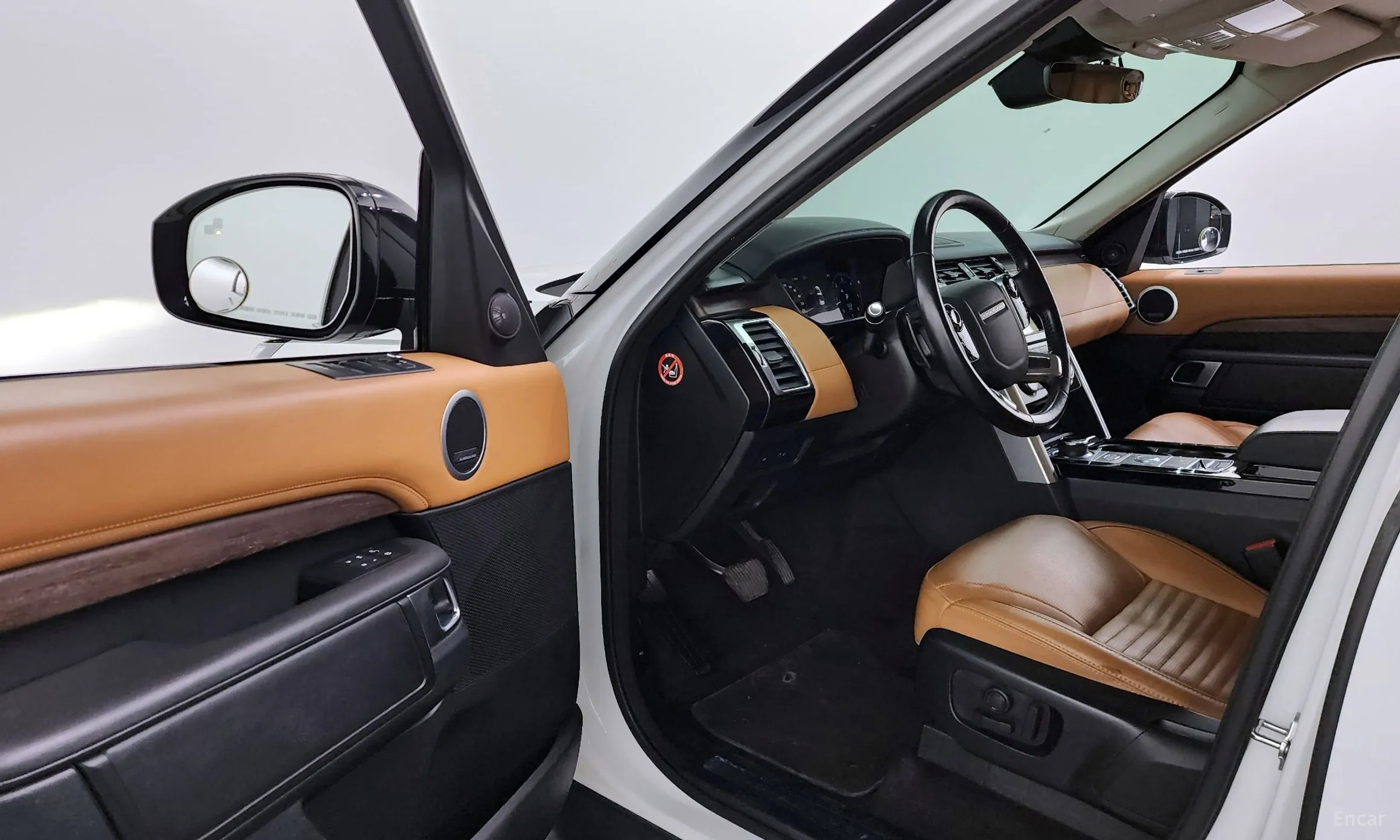Land Rover Discovery 5 превью 10