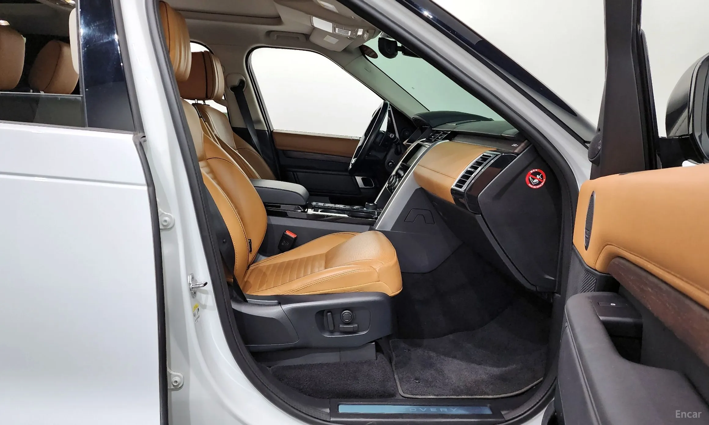 Land Rover Discovery 5 превью 11