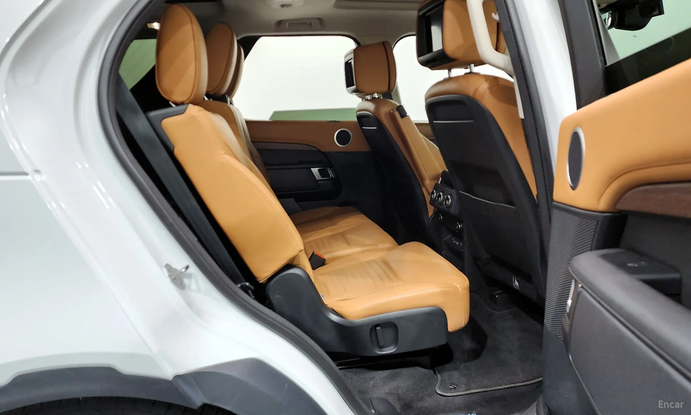 Land Rover Discovery 5 превью 12