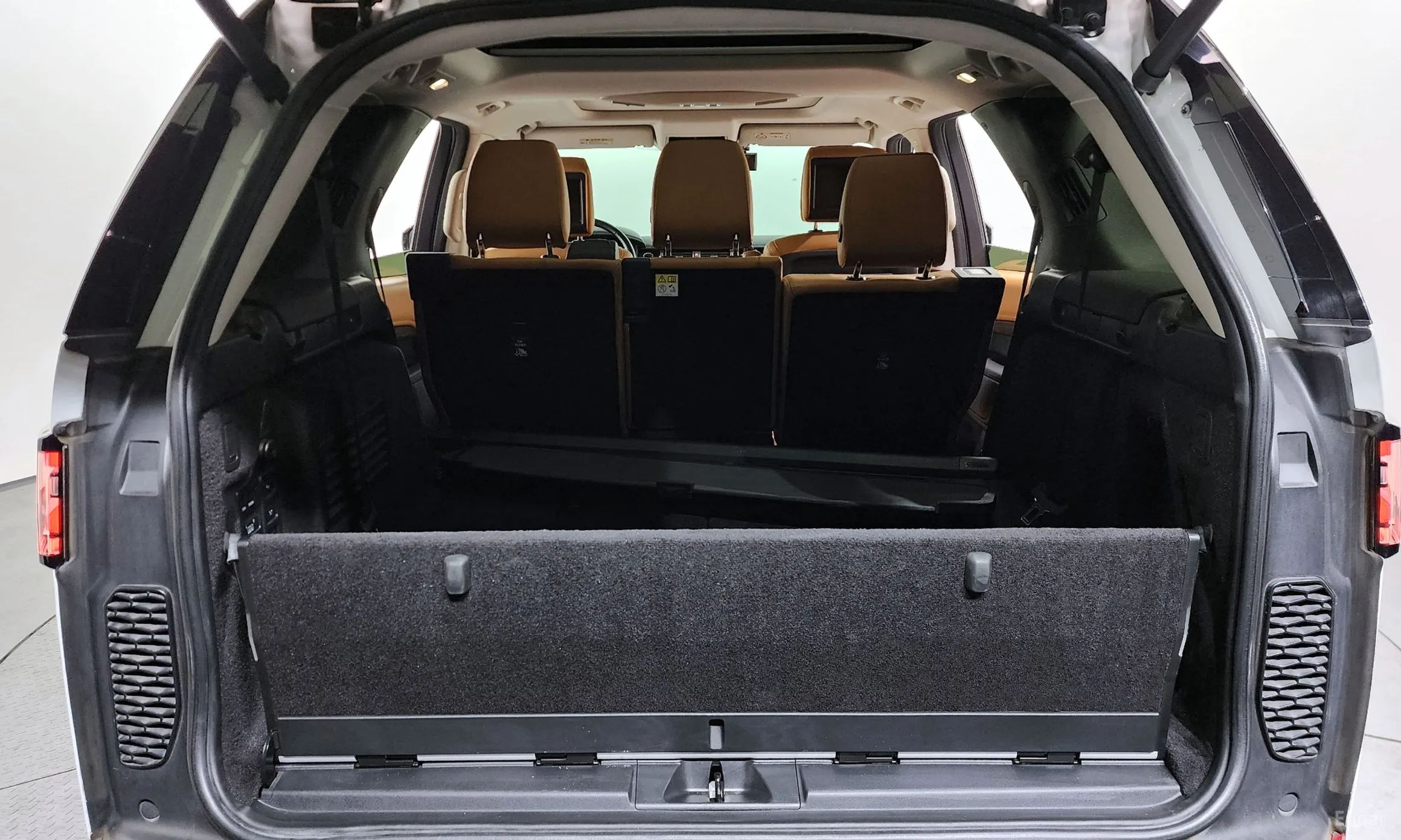 Land Rover Discovery 5 превью 20