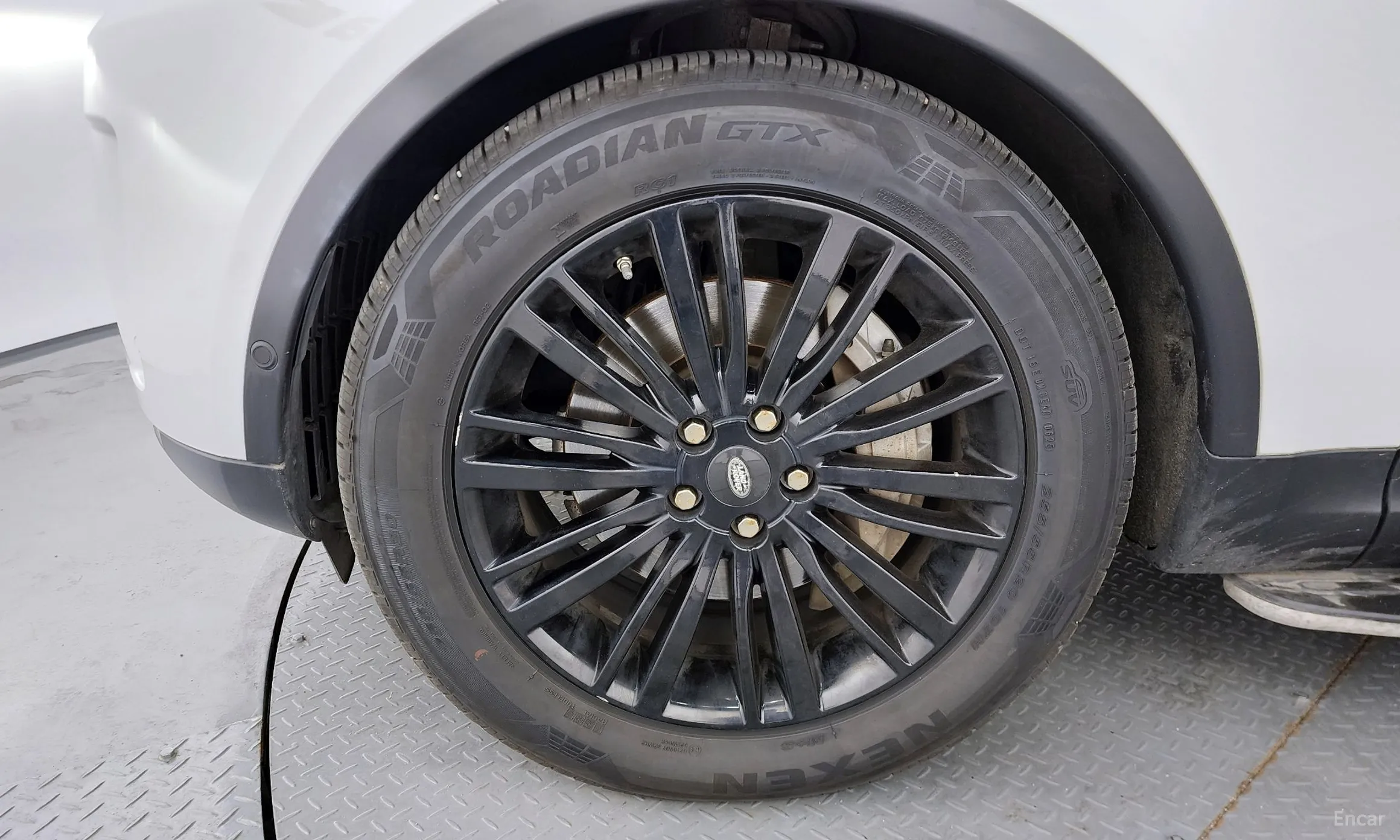Land Rover Discovery 5 превью 5