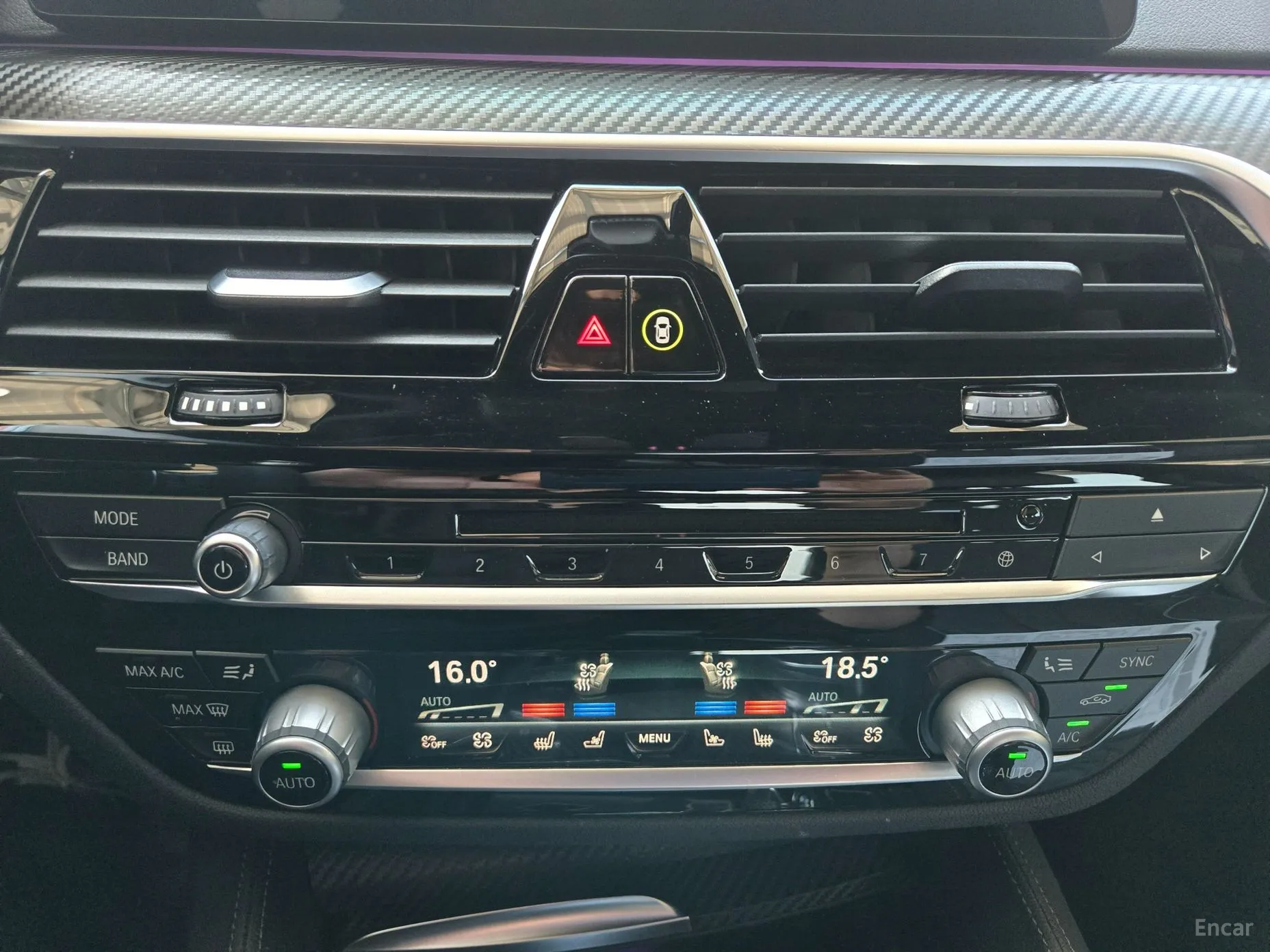 BMW 5 Series (G30) превью 14