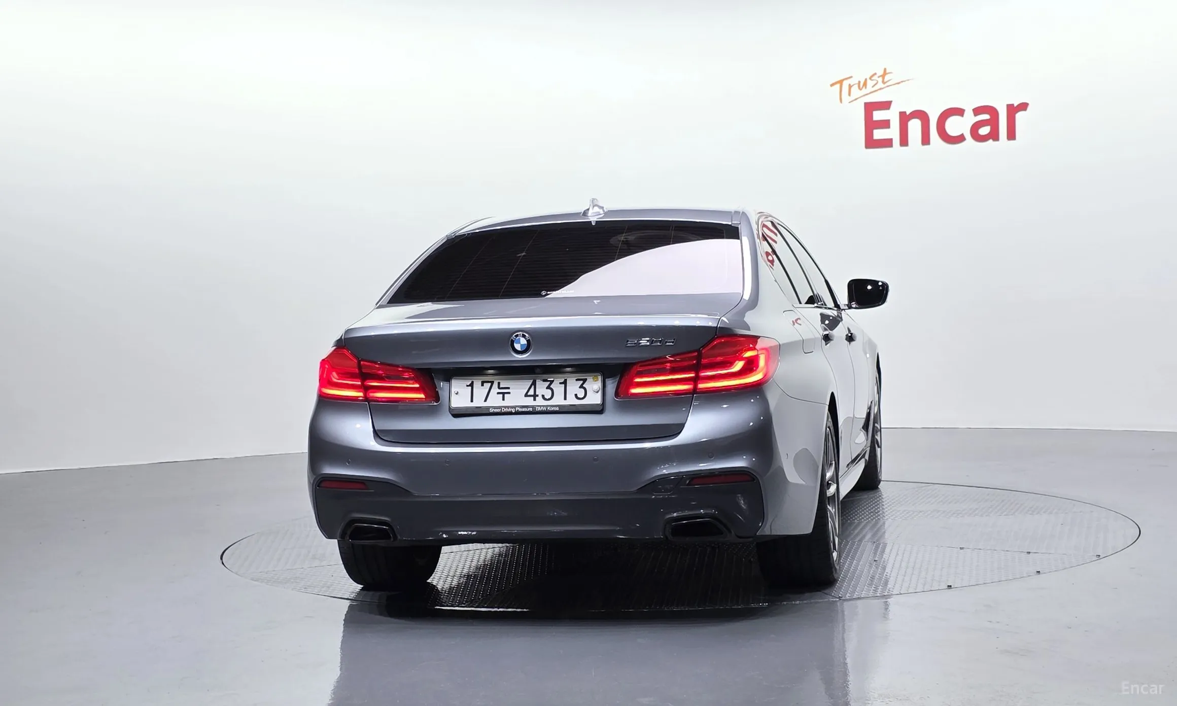 BMW 5 Series (G30) превью 4