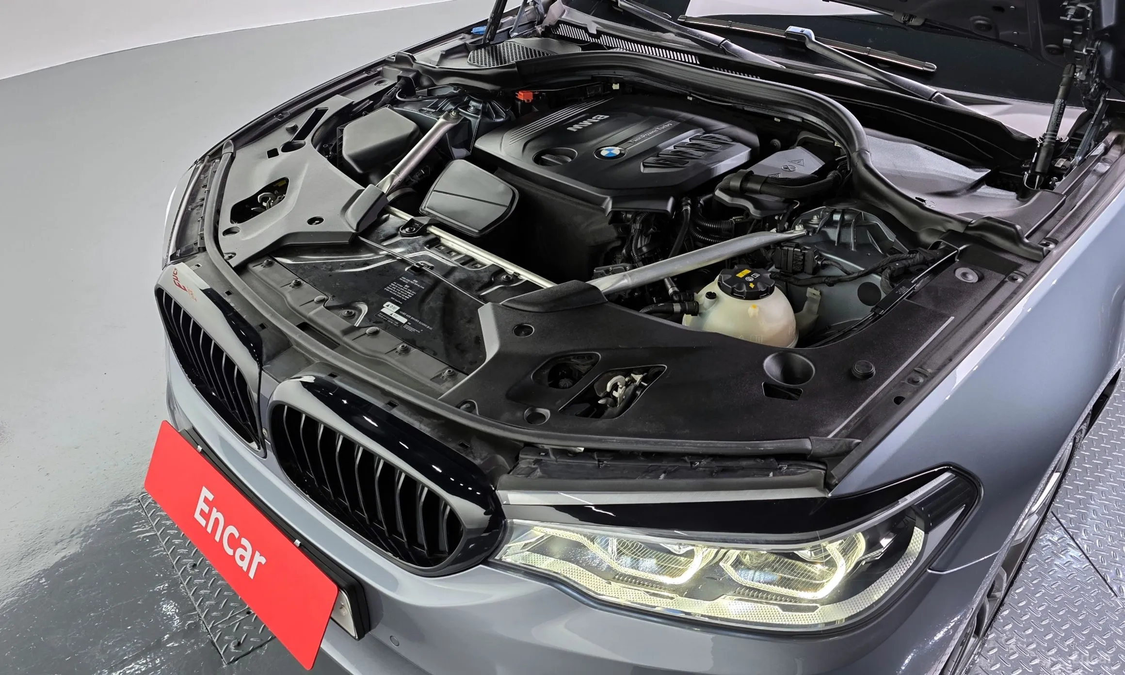 BMW 5 Series (G30) превью 6