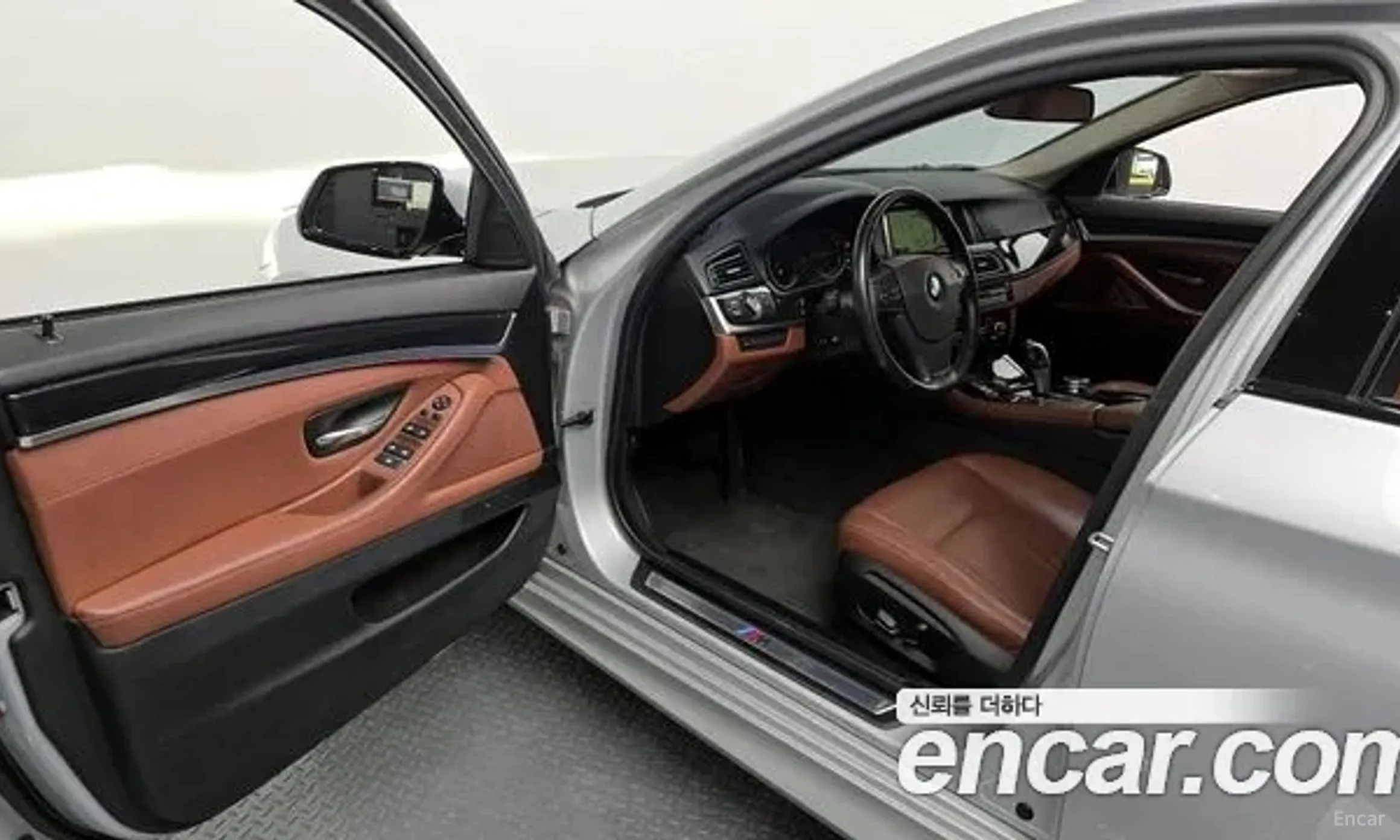 BMW 5 Series (F10) превью 10