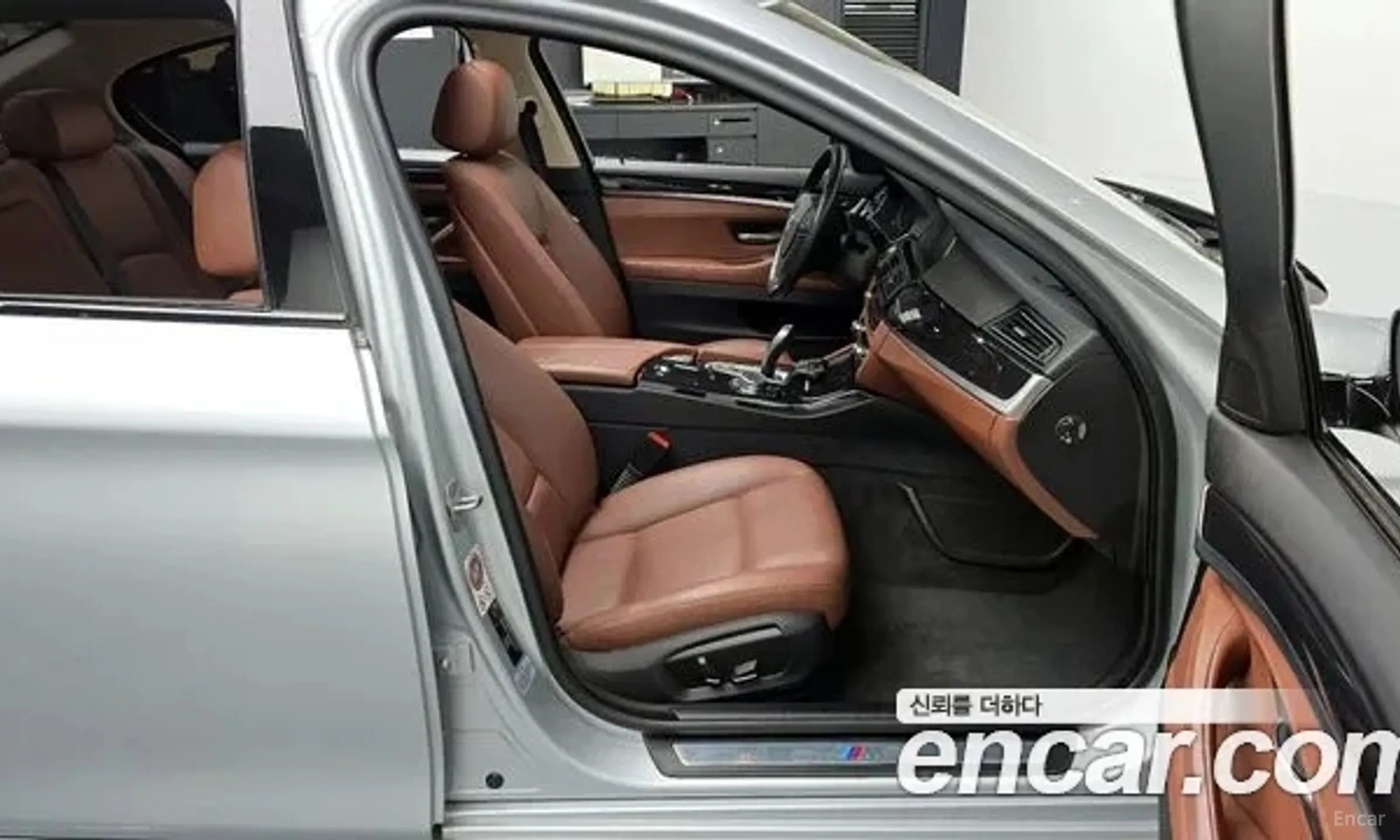 BMW 5 Series (F10) превью 11