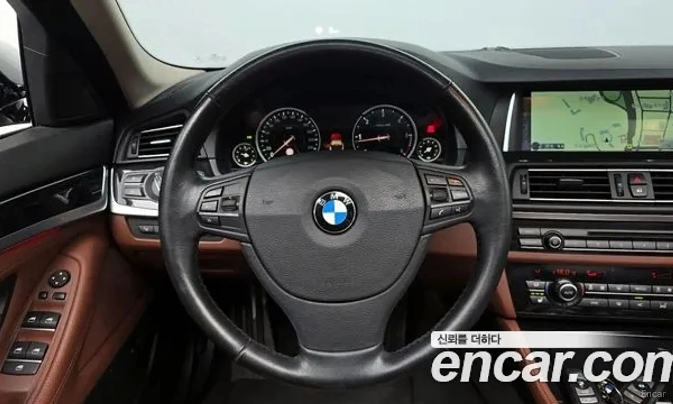 BMW 5 Series (F10) превью 13