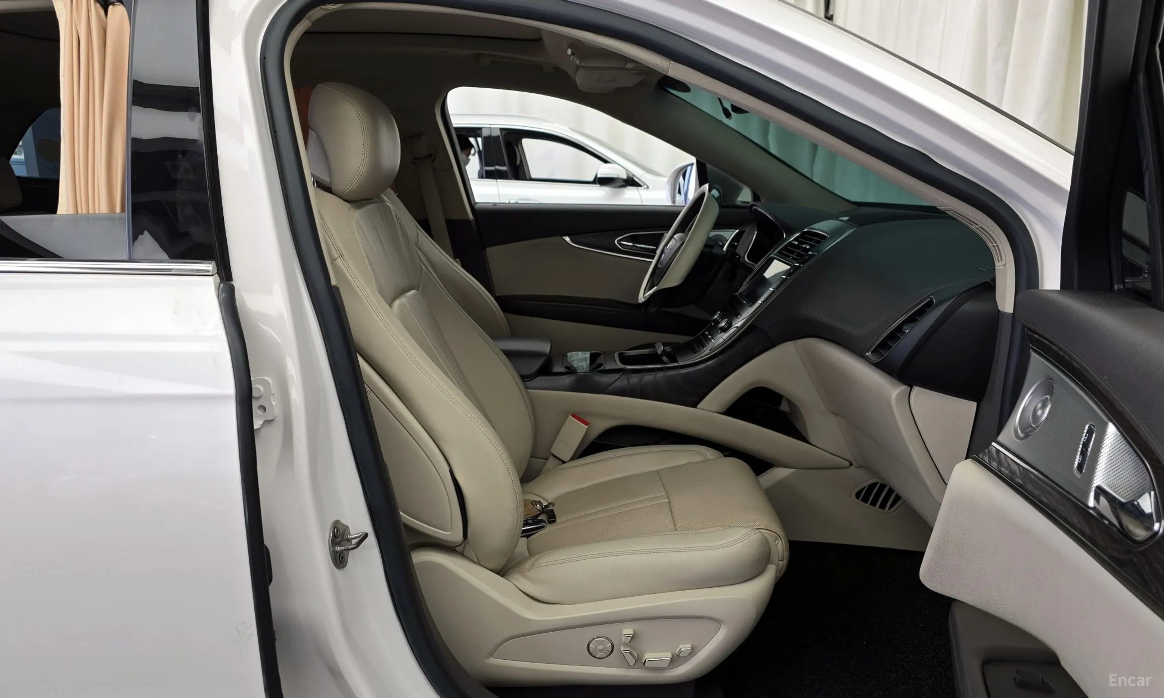 Lincoln Nautilus Gen 1 превью 12