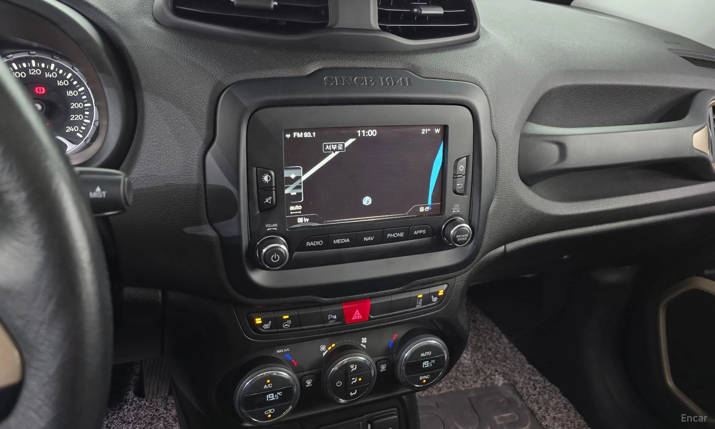 Jeep Renegade превью 14