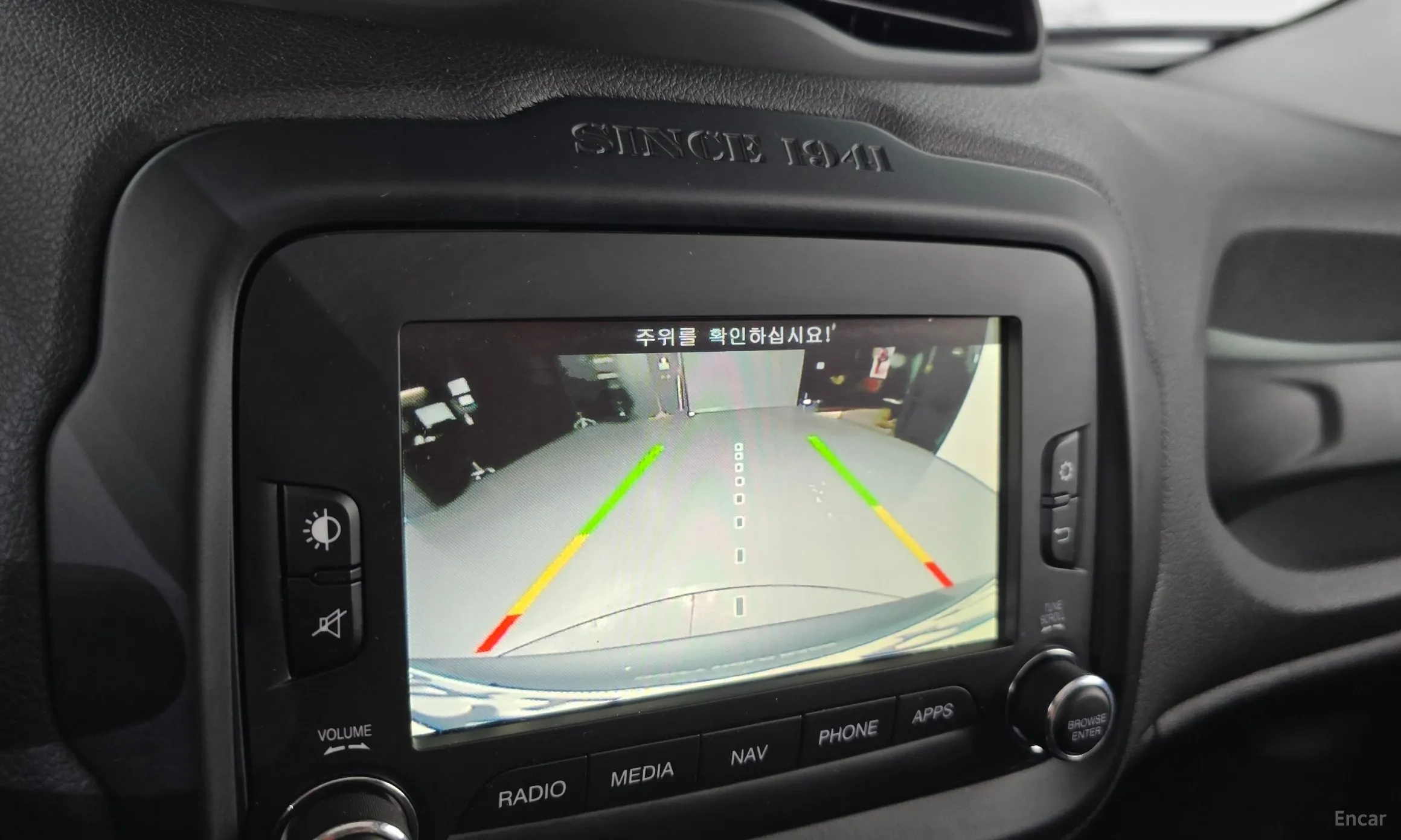 Jeep Renegade превью 15