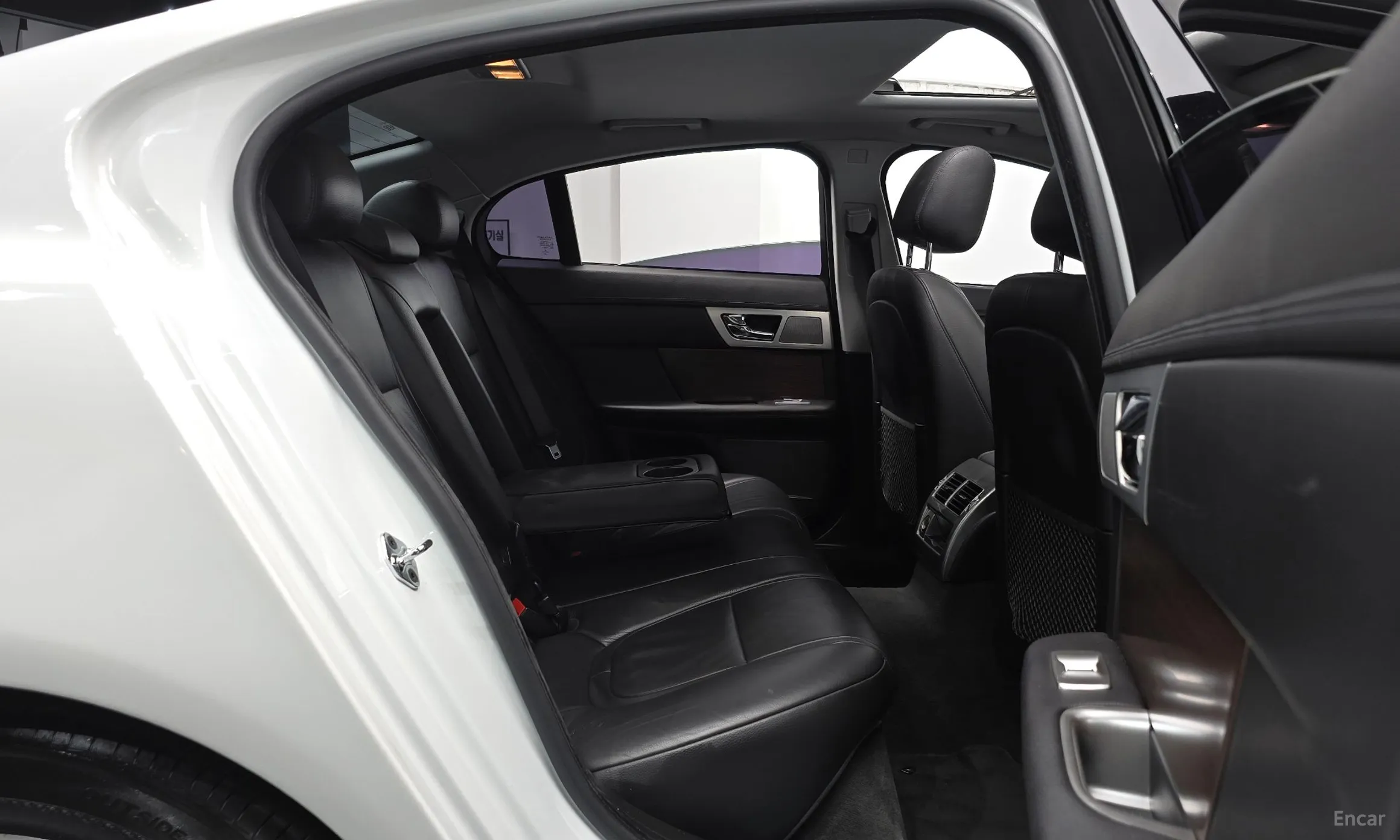 Jaguar New XF превью 12