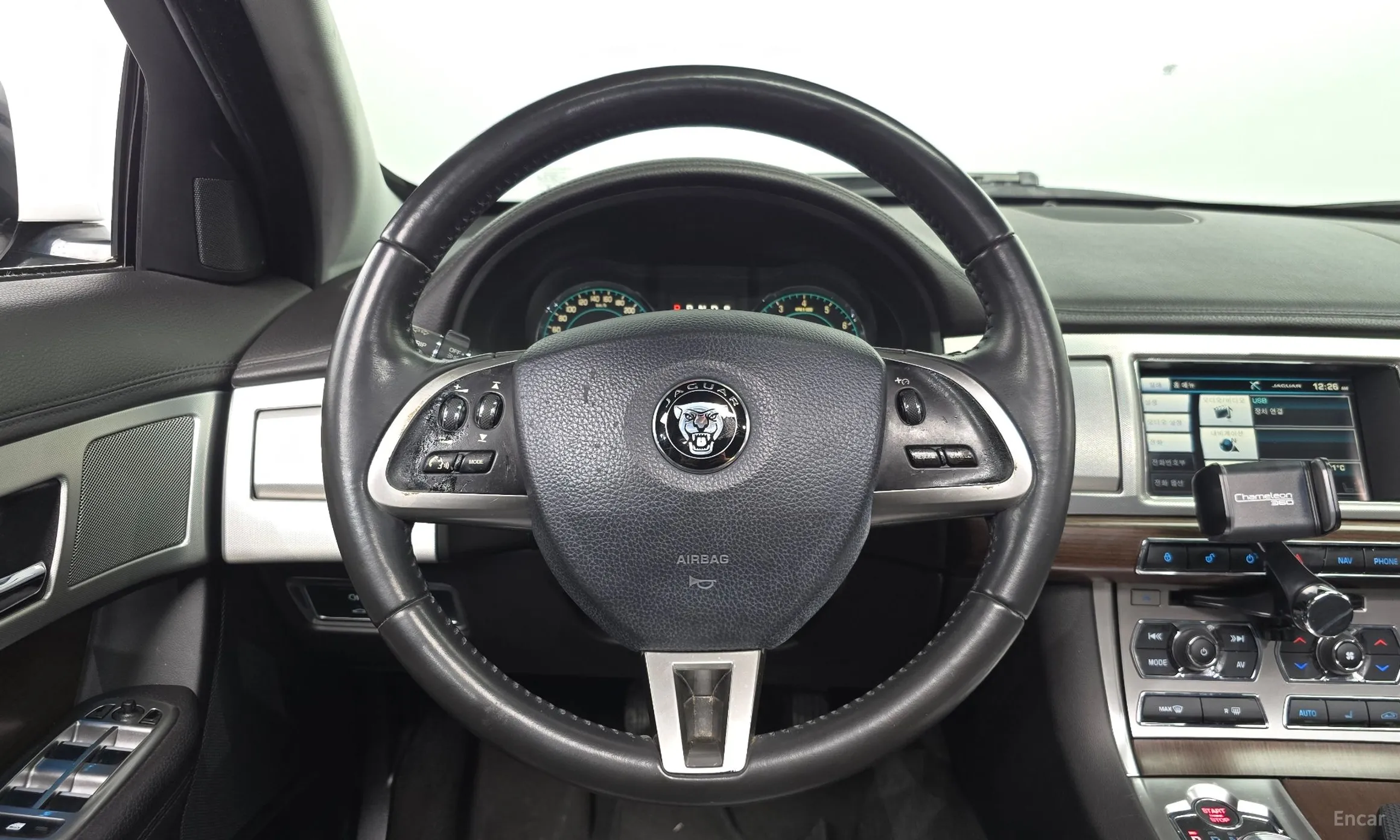 Jaguar New XF превью 13