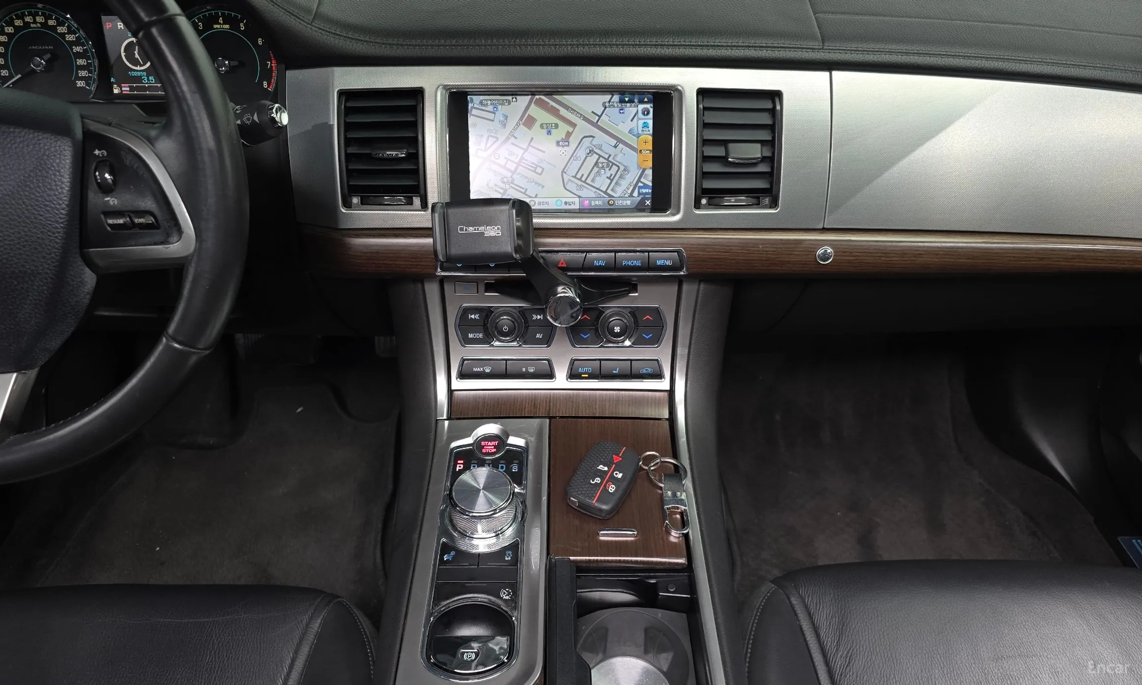 Jaguar New XF превью 15