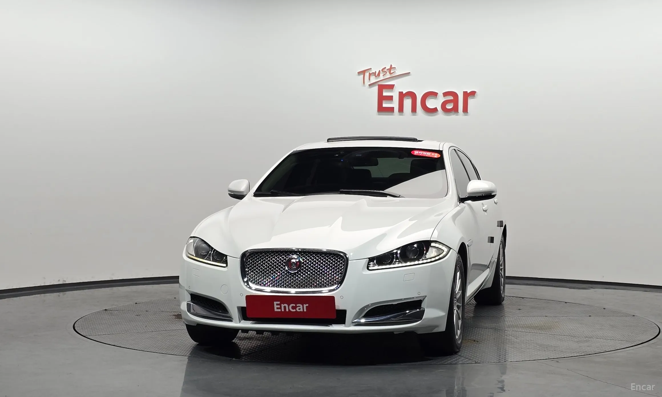 Jaguar New XF превью 3