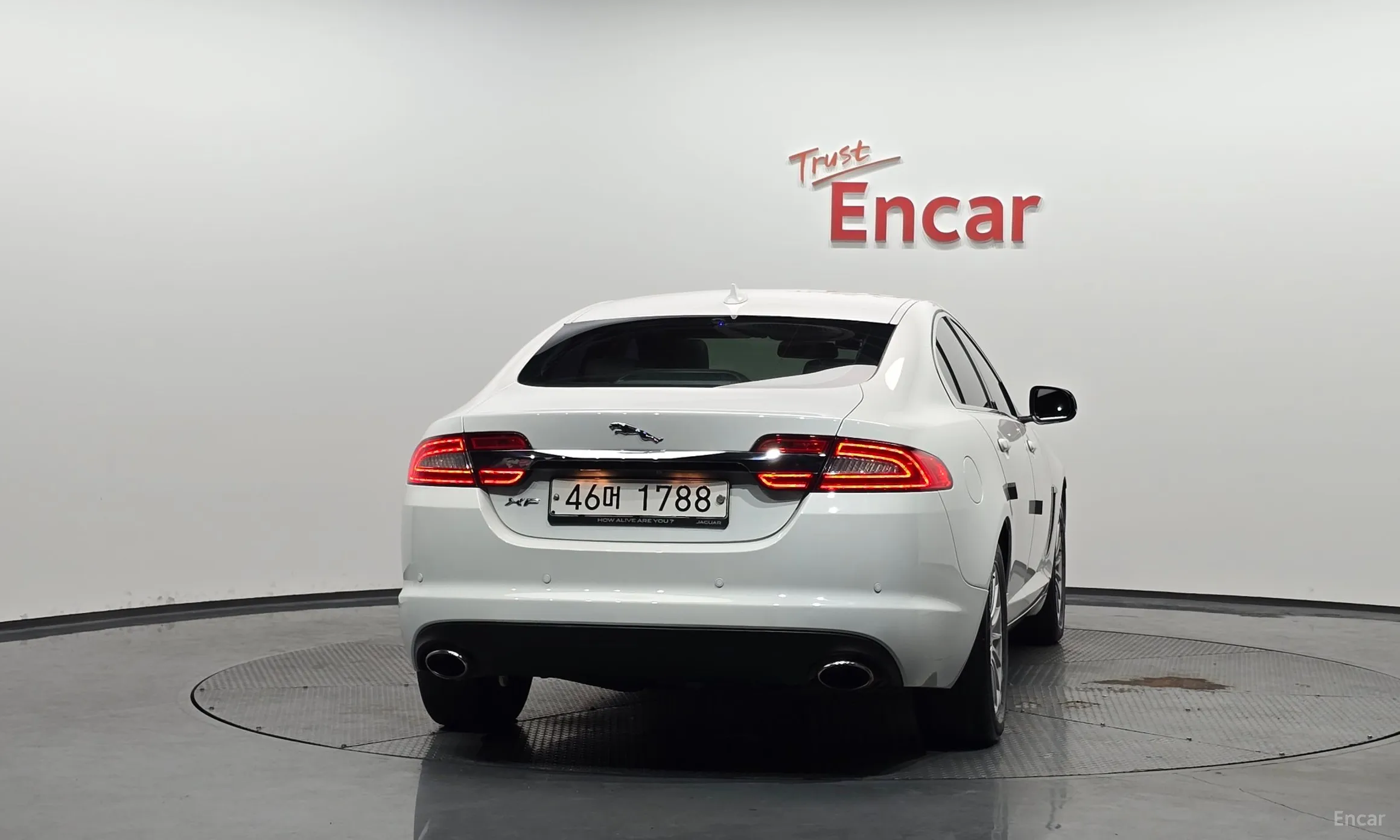 Jaguar New XF превью 4