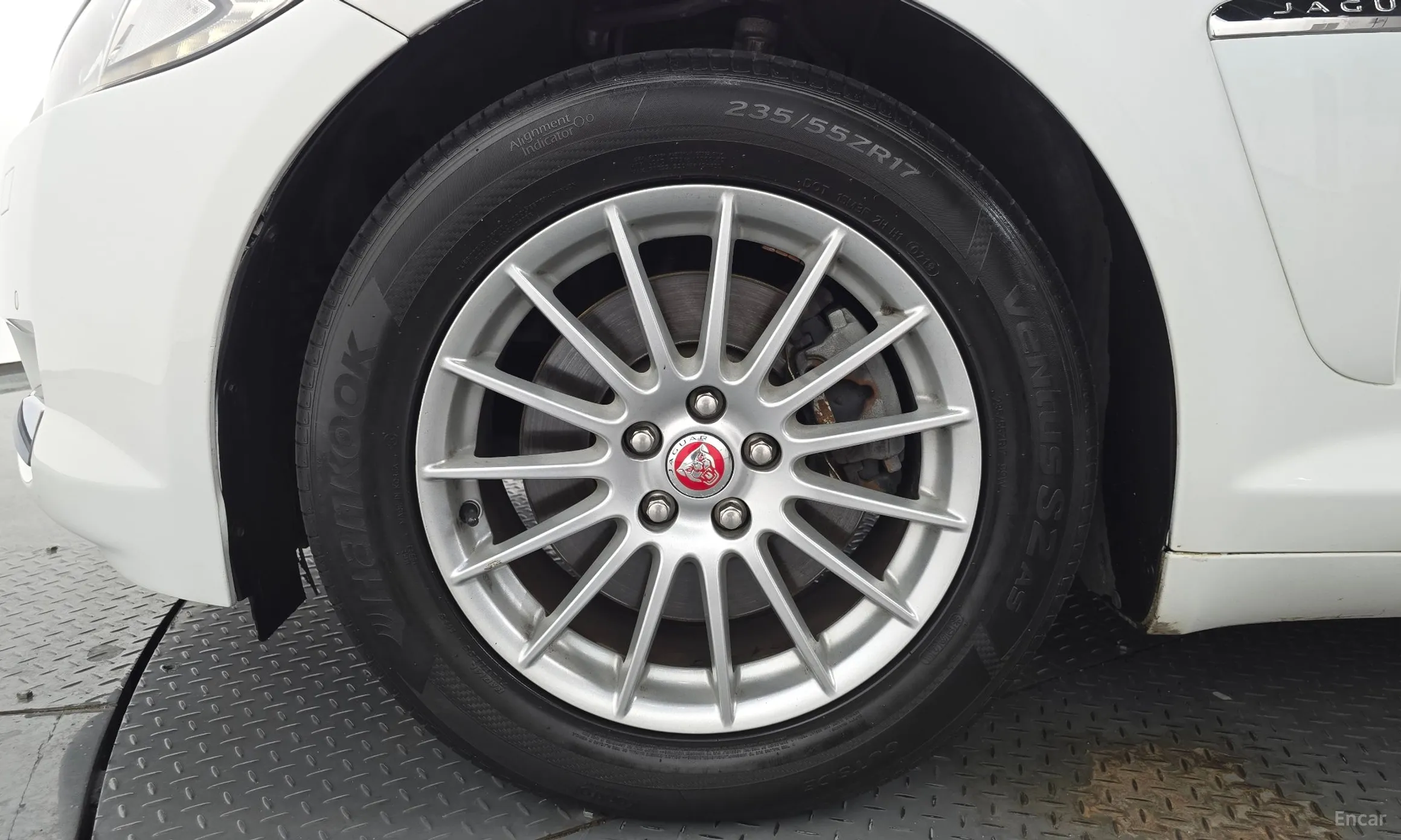 Jaguar New XF превью 5
