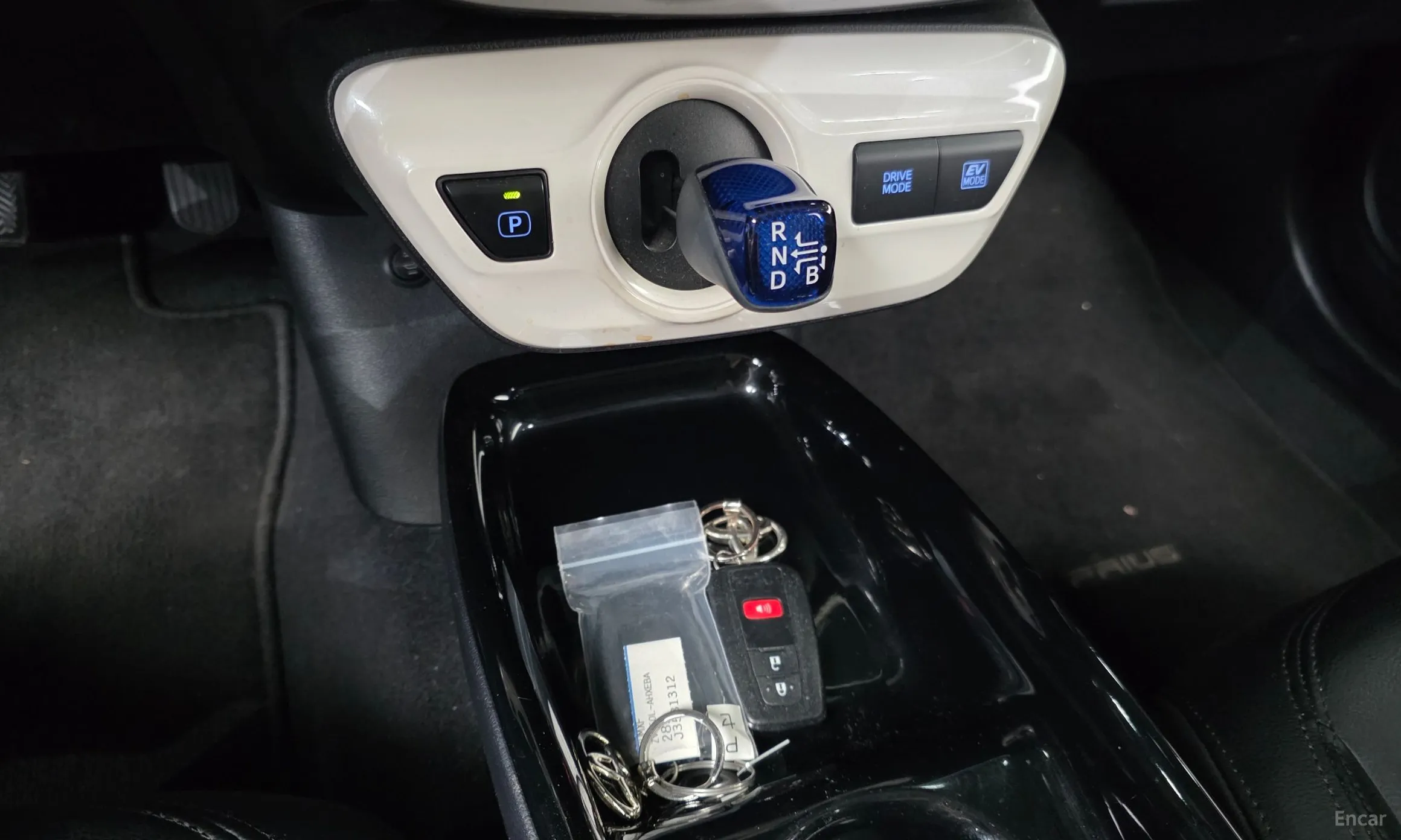 Toyota Prius 4th Generation превью 9
