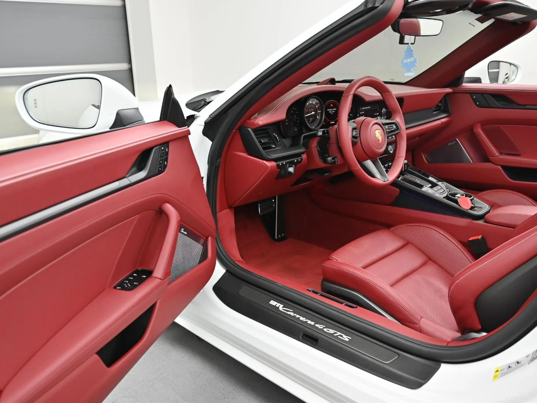 Porsche 911 (992) превью 11