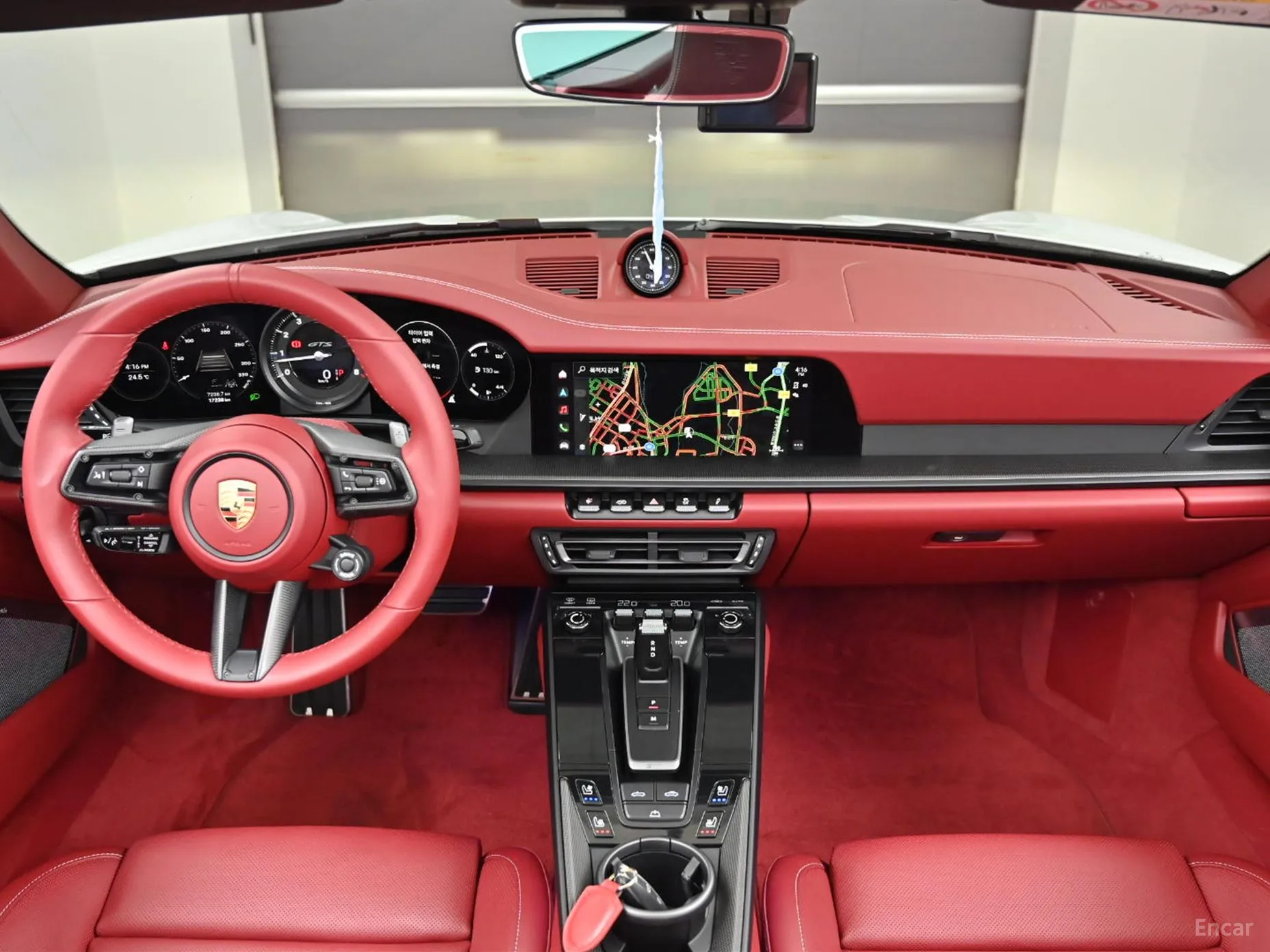 Porsche 911 (992) превью 7