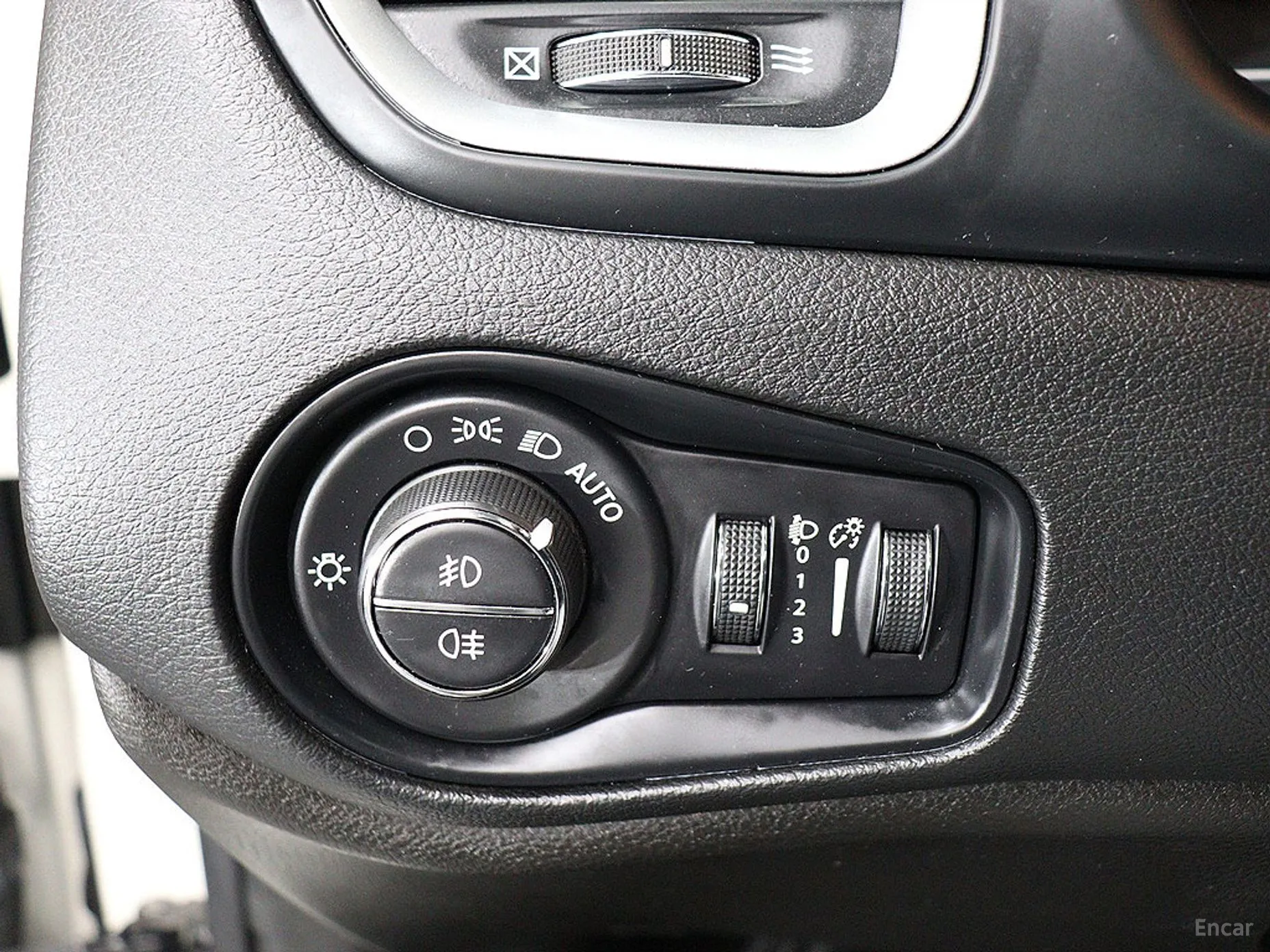 Jeep Renegade превью 12