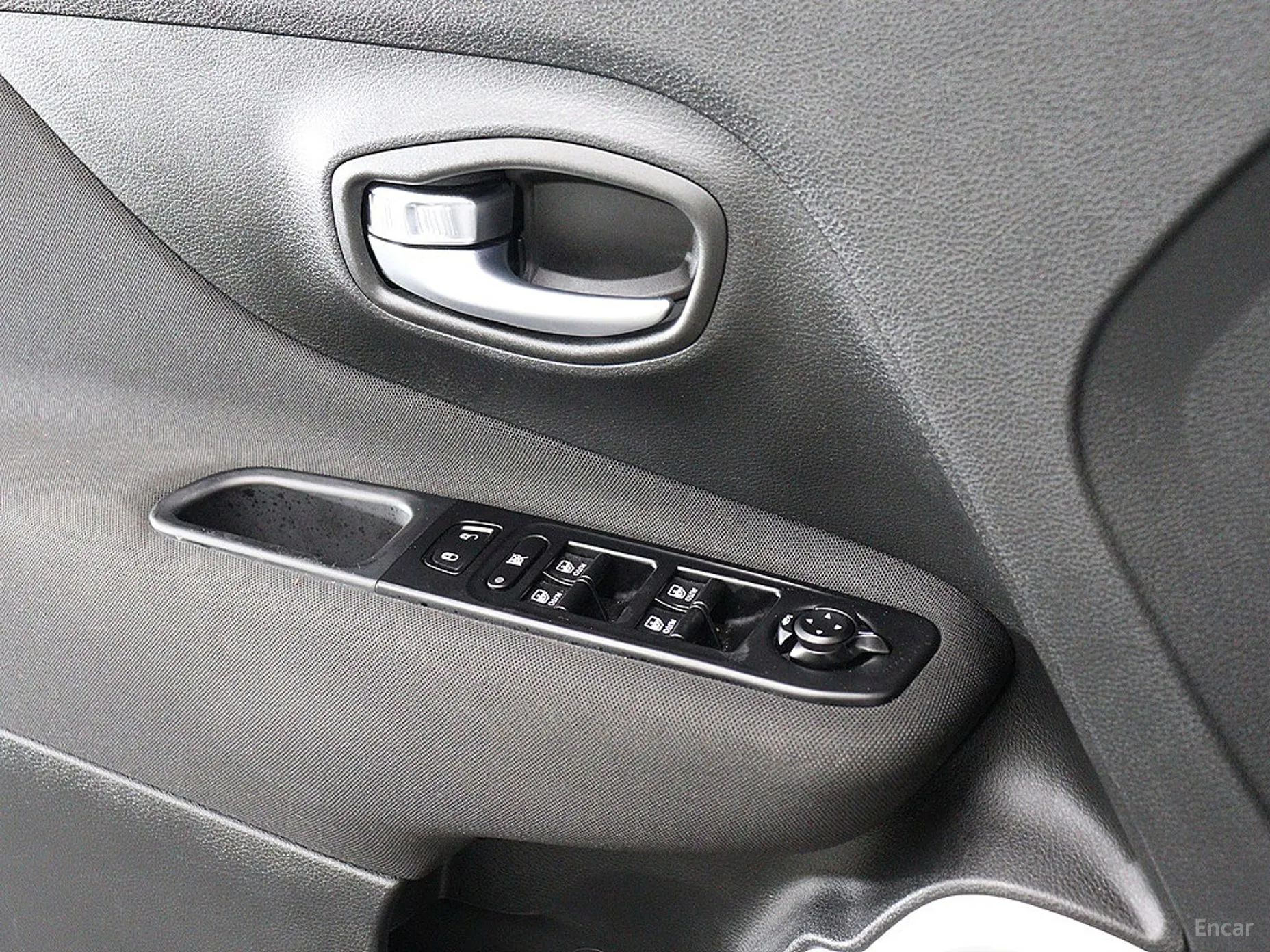 Jeep Renegade превью 13