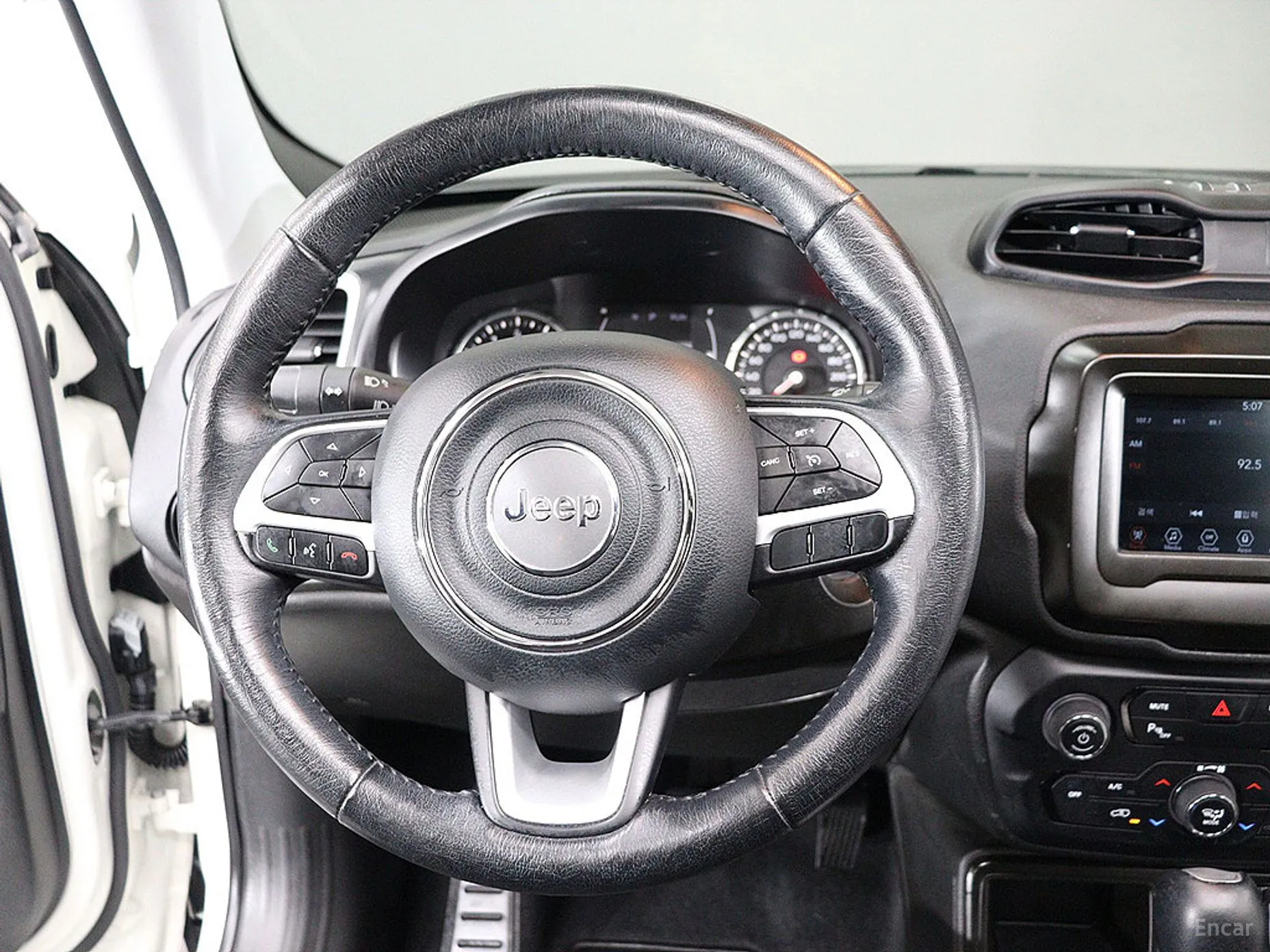 Jeep Renegade превью 16