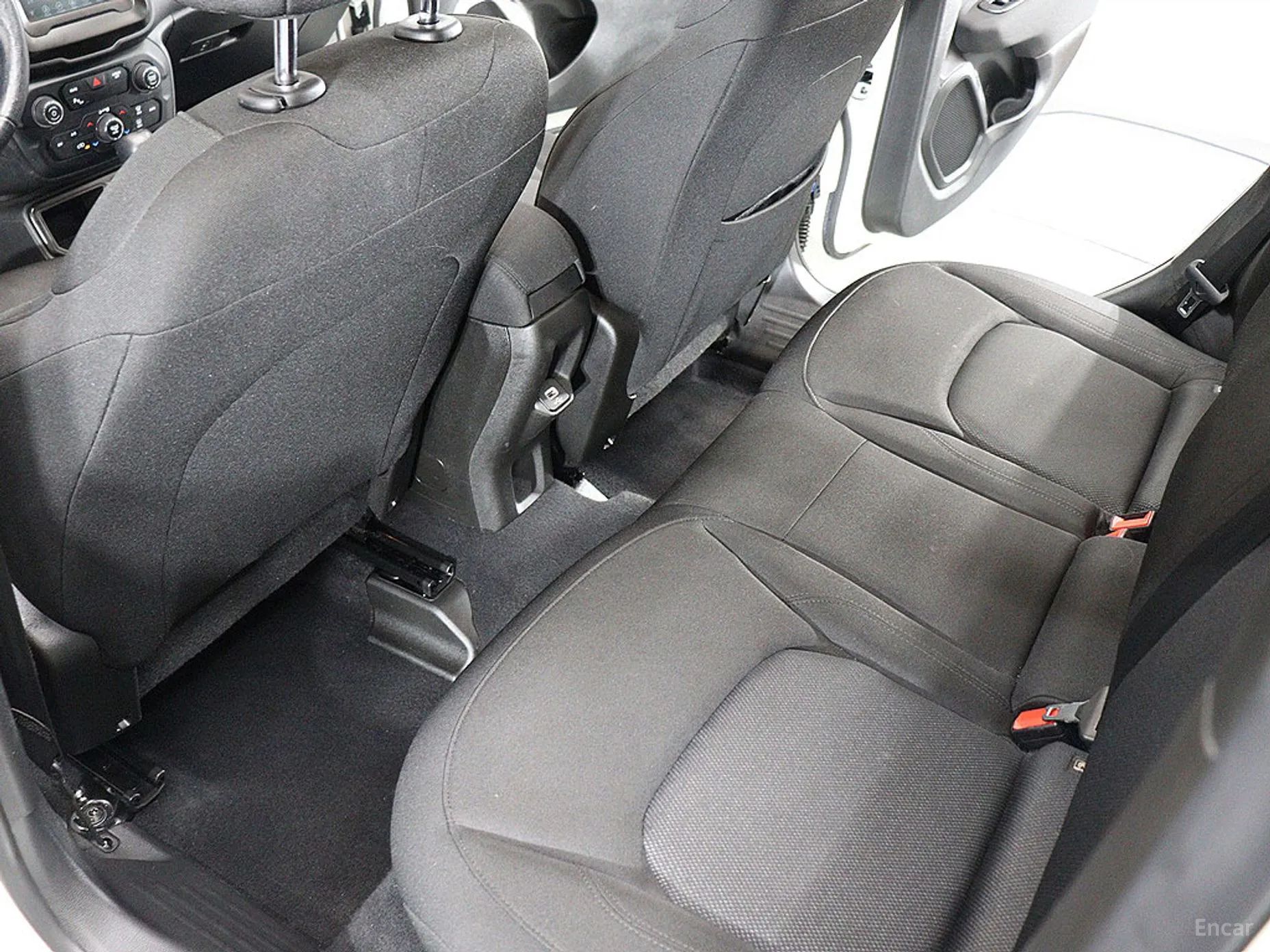 Jeep Renegade превью 17