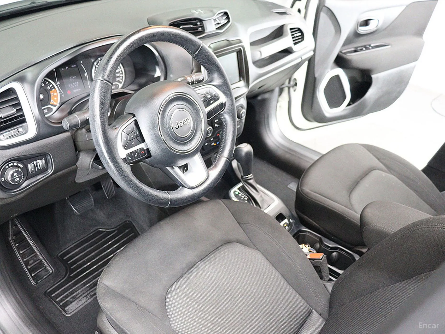Jeep Renegade превью 18