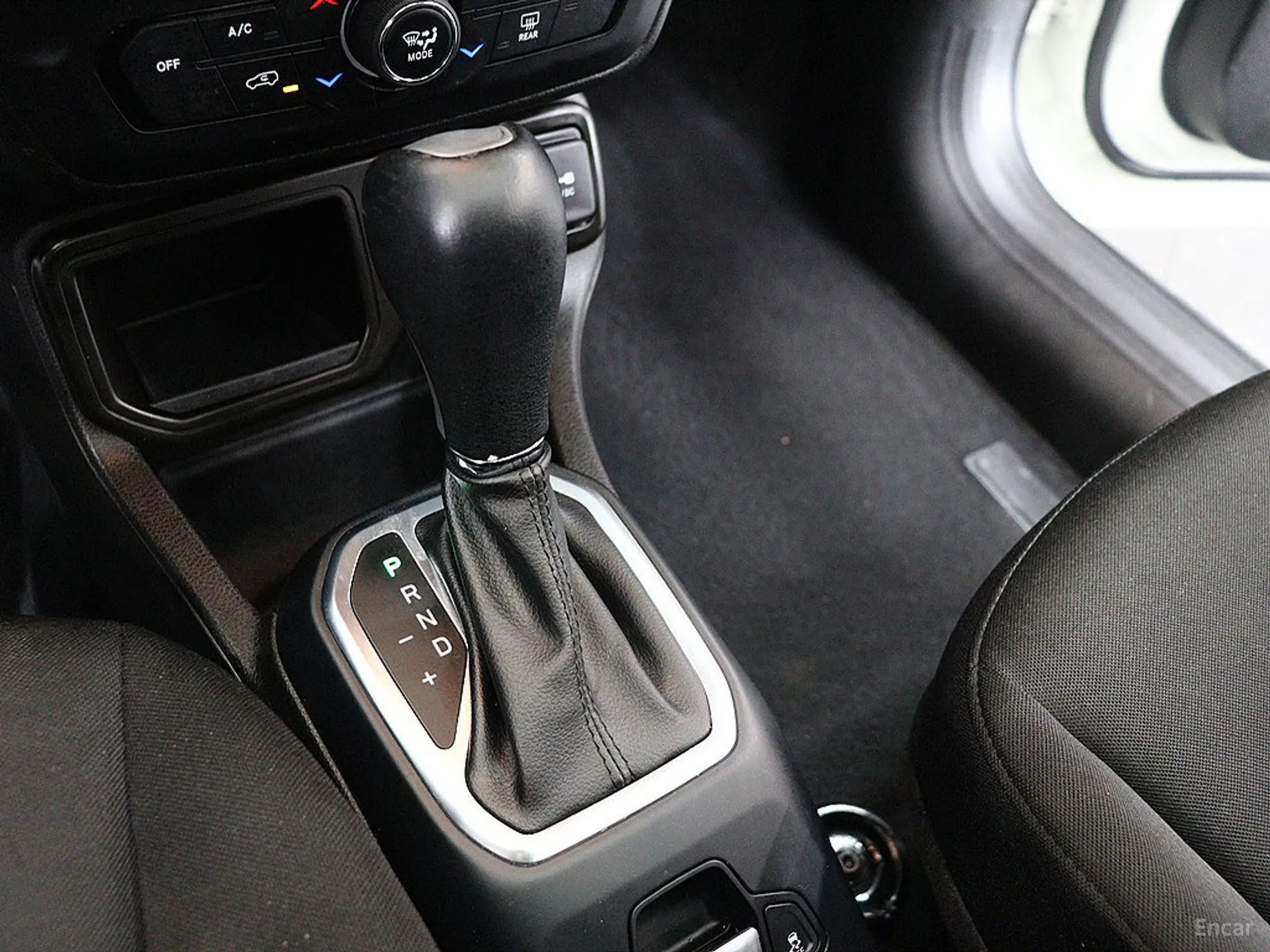 Jeep Renegade превью 9