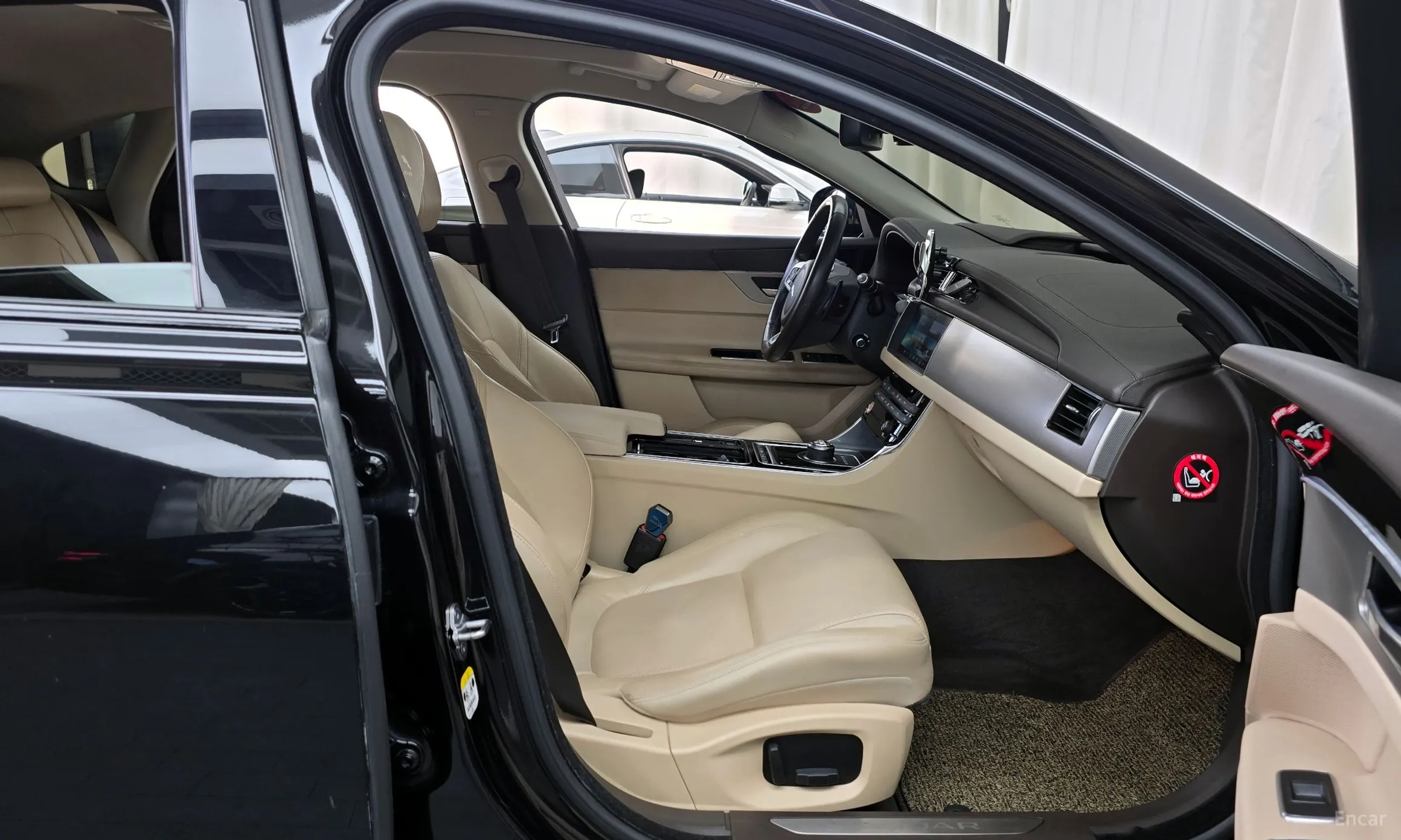 Jaguar XF (x260) превью 12