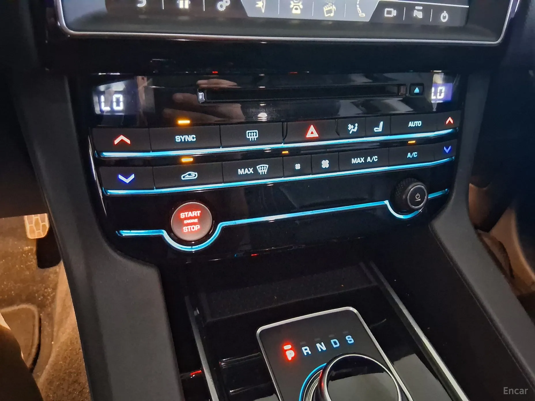 Jaguar F-PACE превью 10