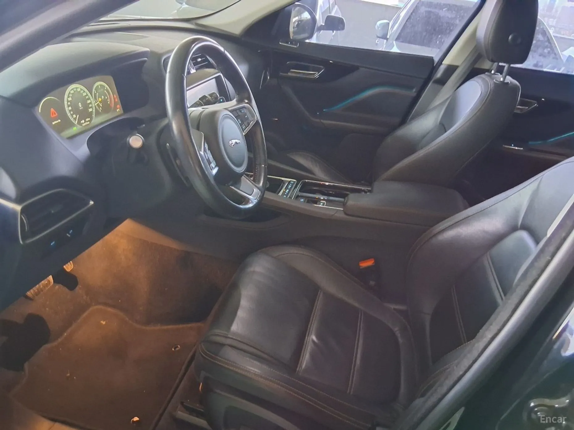 Jaguar F-PACE превью 3