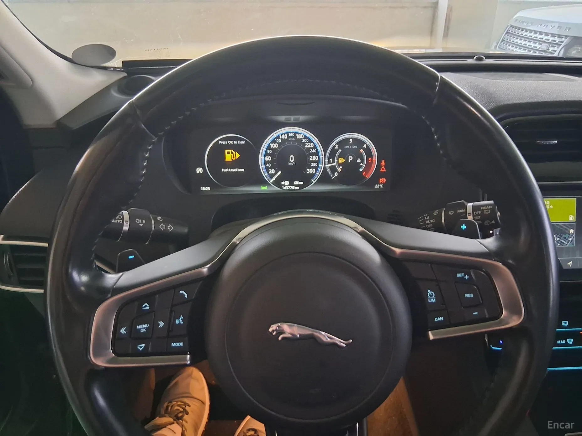 Jaguar F-PACE превью 6