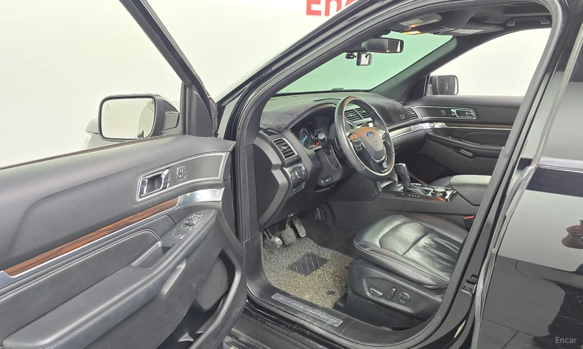 Ford Explorer превью 10
