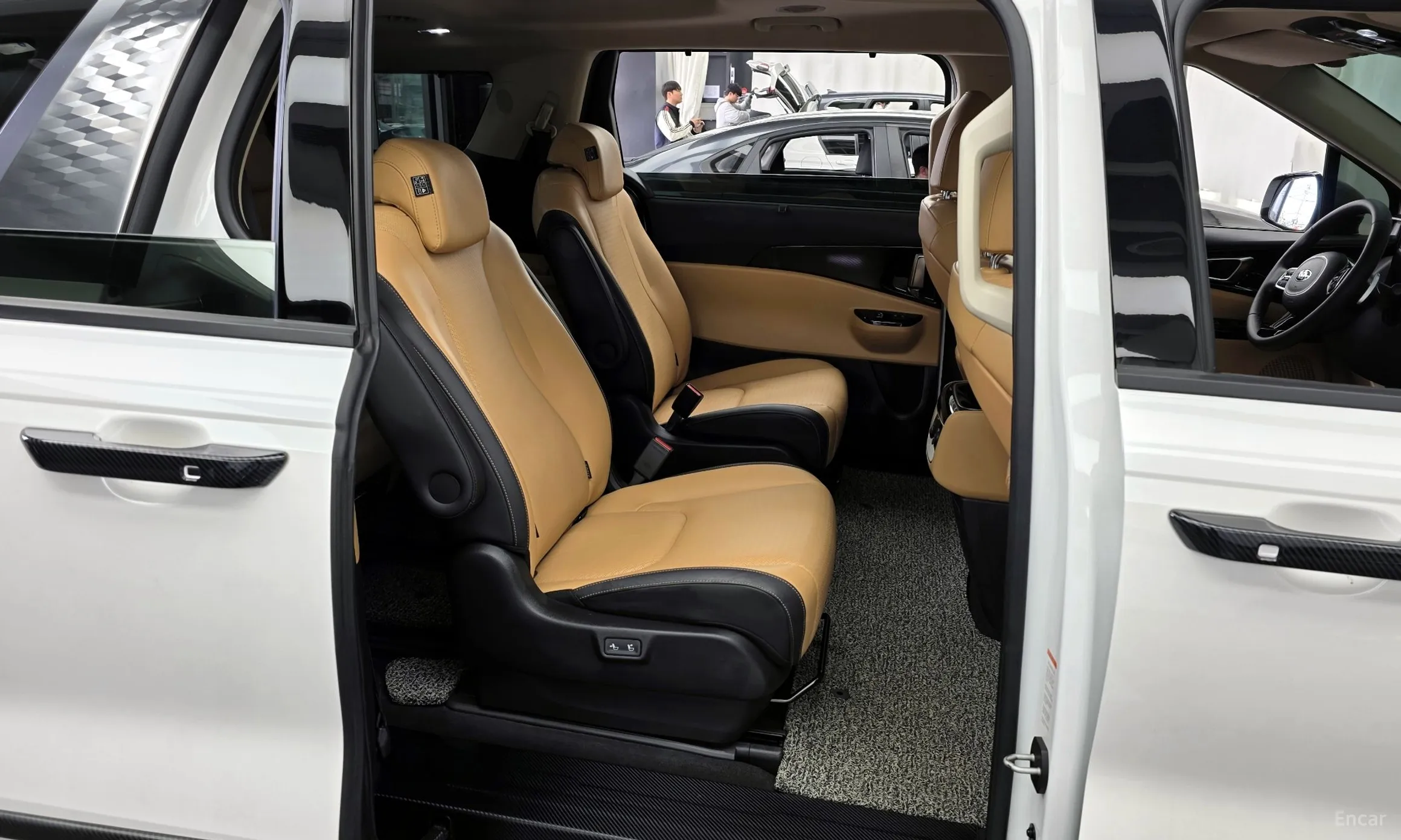 Kia Carnival Gen 4 превью 12