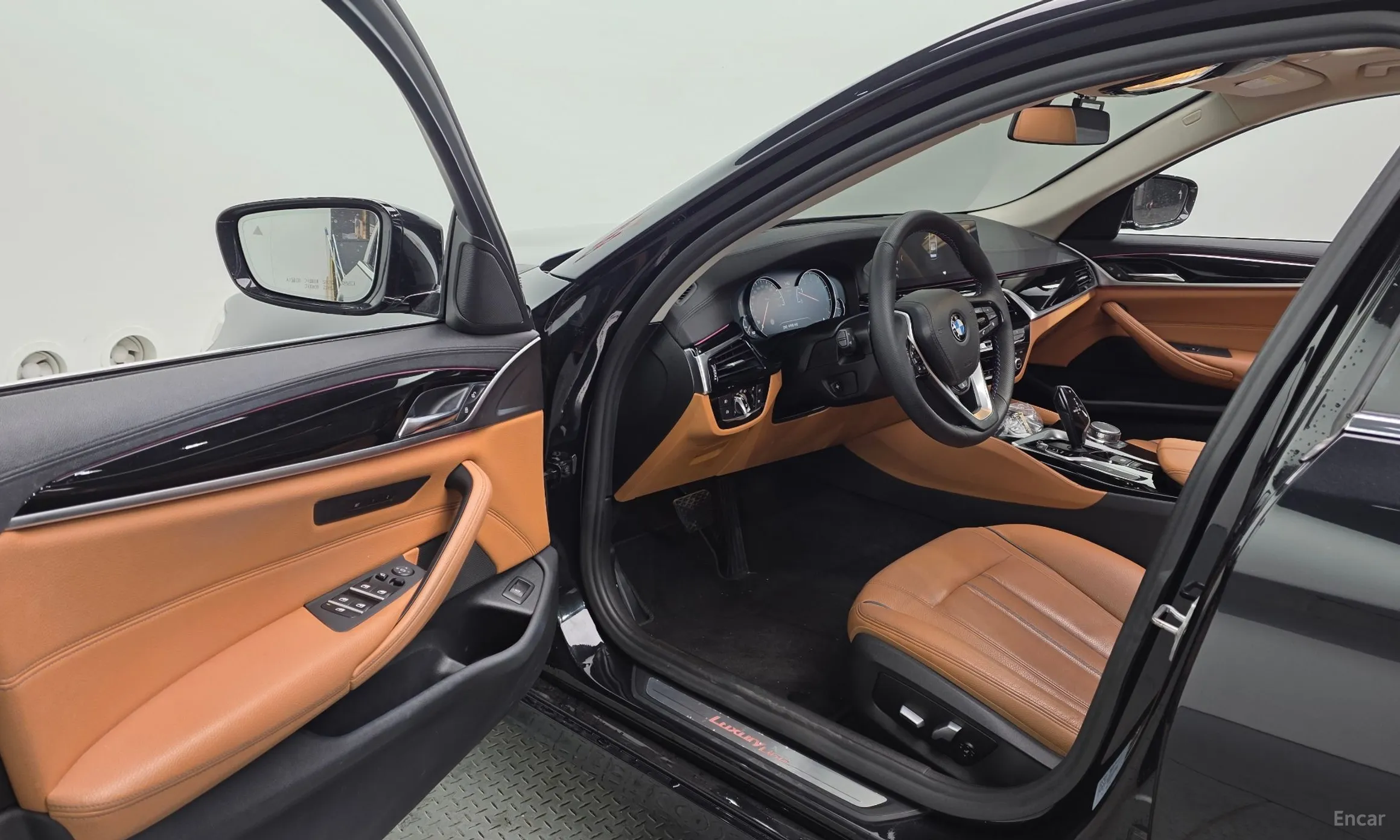 BMW 5 Series (G30) превью 10