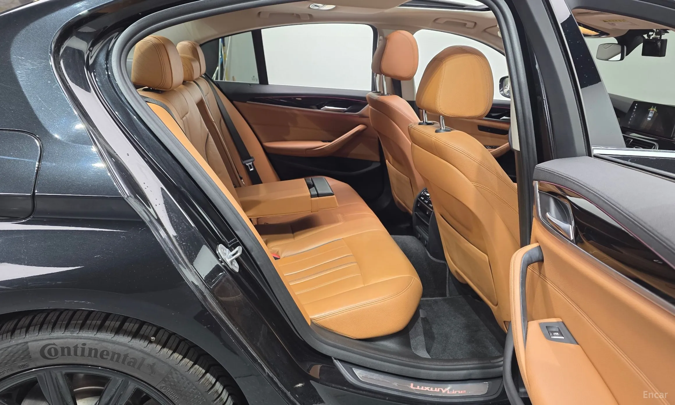 BMW 5 Series (G30) превью 12