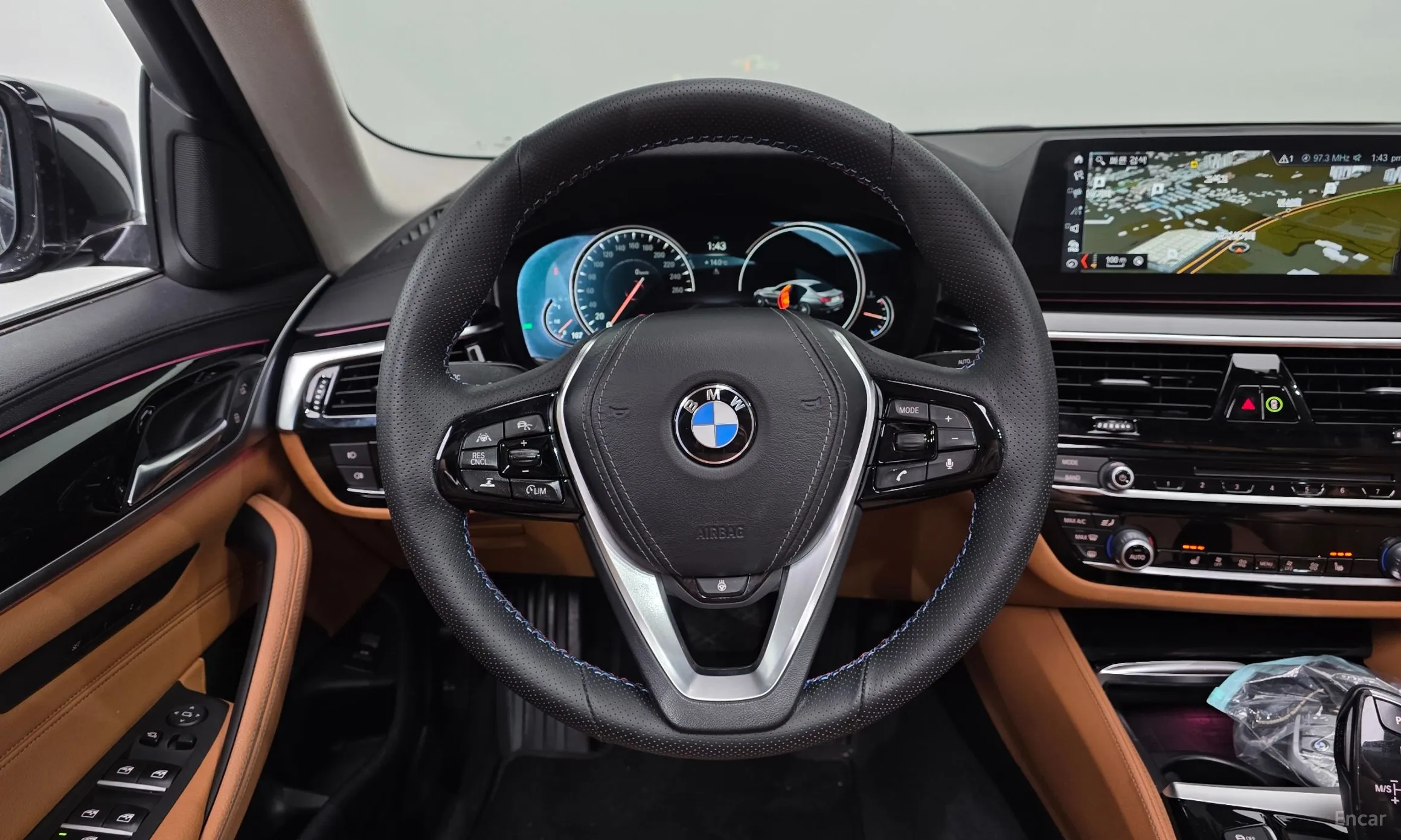 BMW 5 Series (G30) превью 13