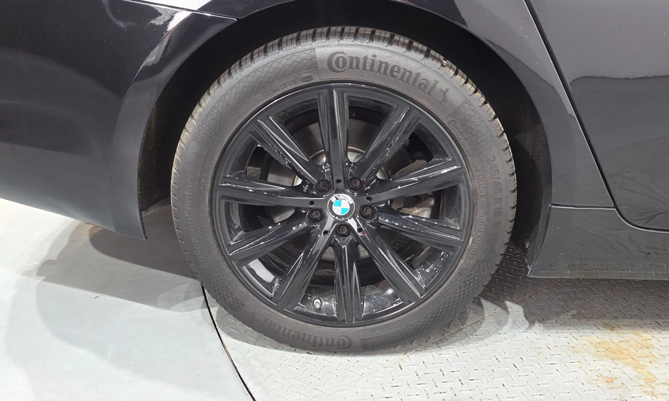 BMW 5 Series (G30) превью 5