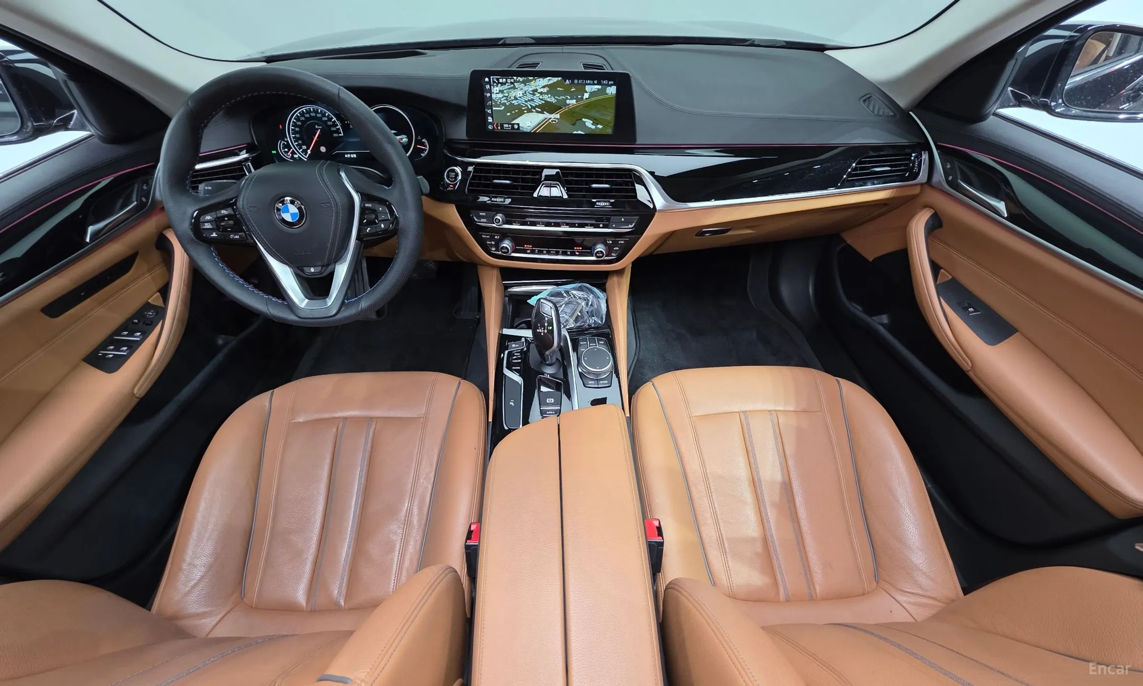 BMW 5 Series (G30) превью 7