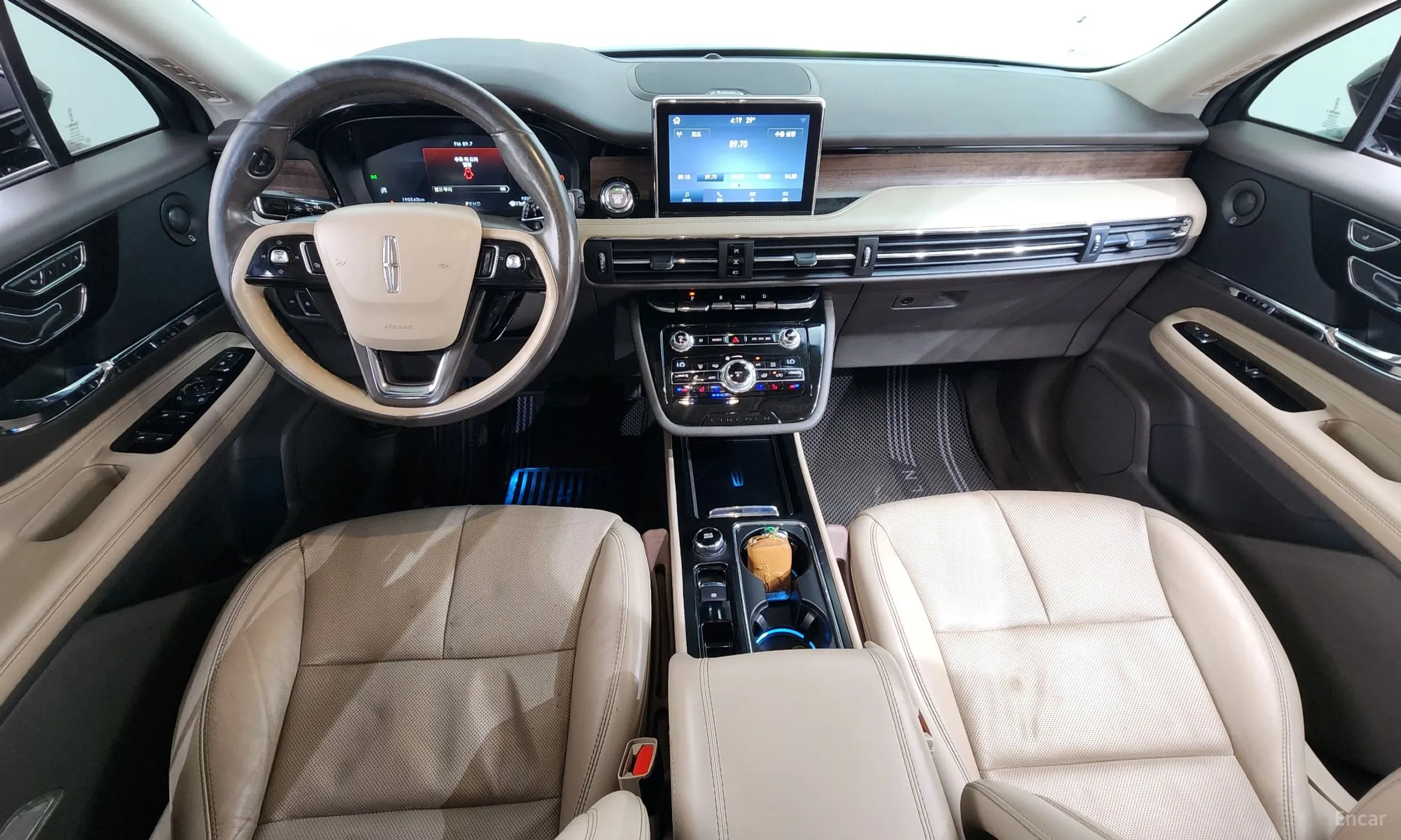 Lincoln Corsair превью 7