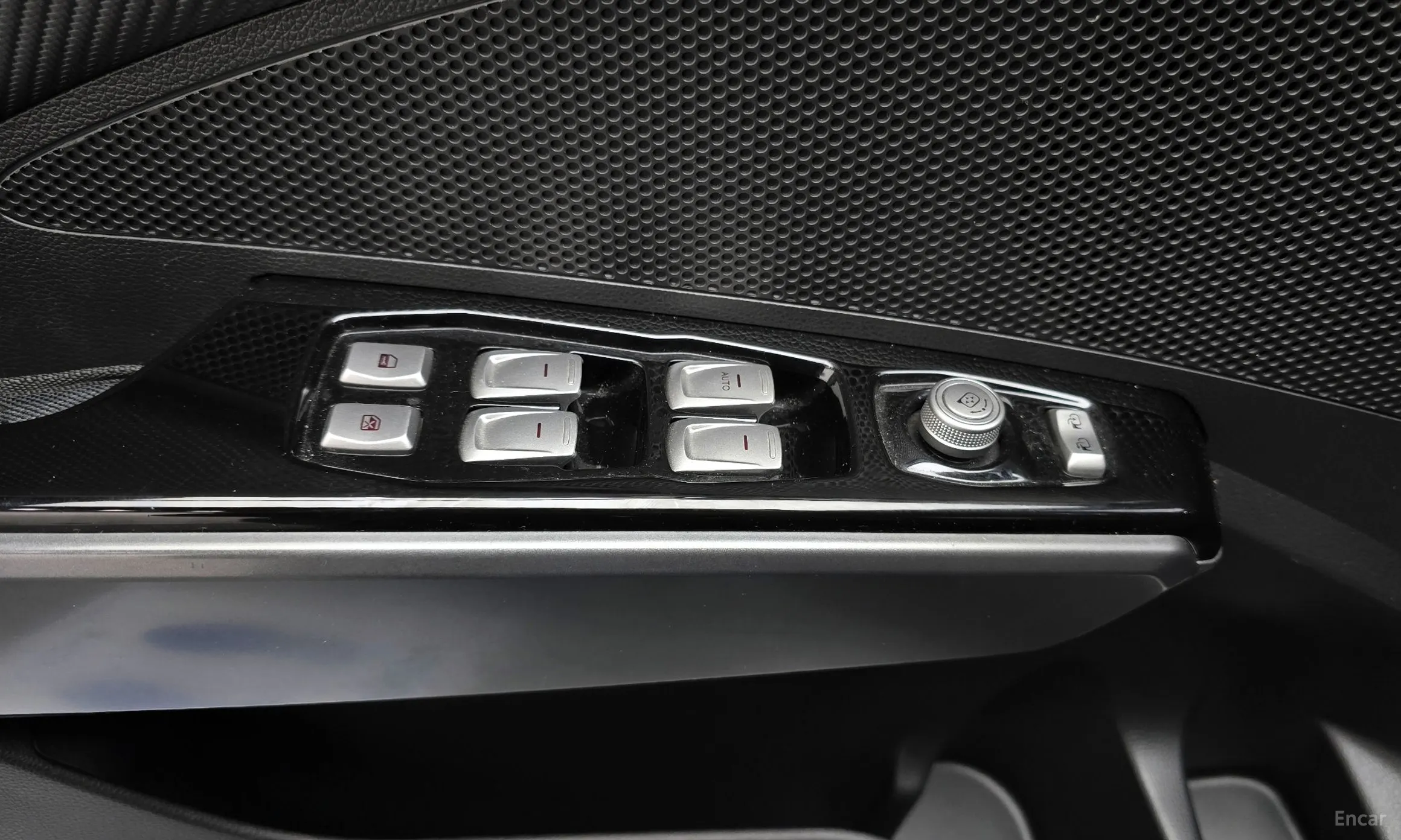 KG Mobility (SsangYong) Tivoli Air превью 18
