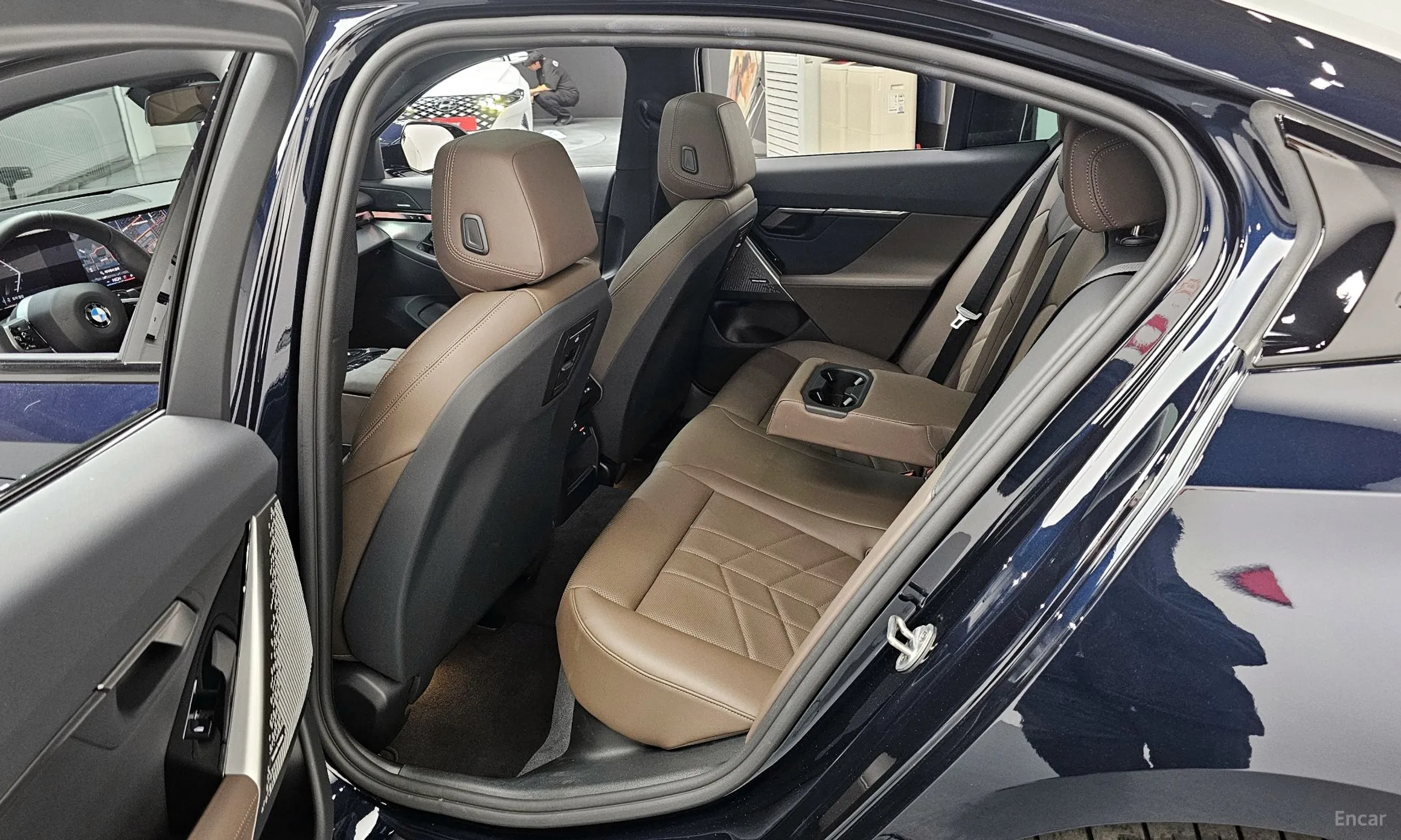 BMW 5 Series (G60) превью 11